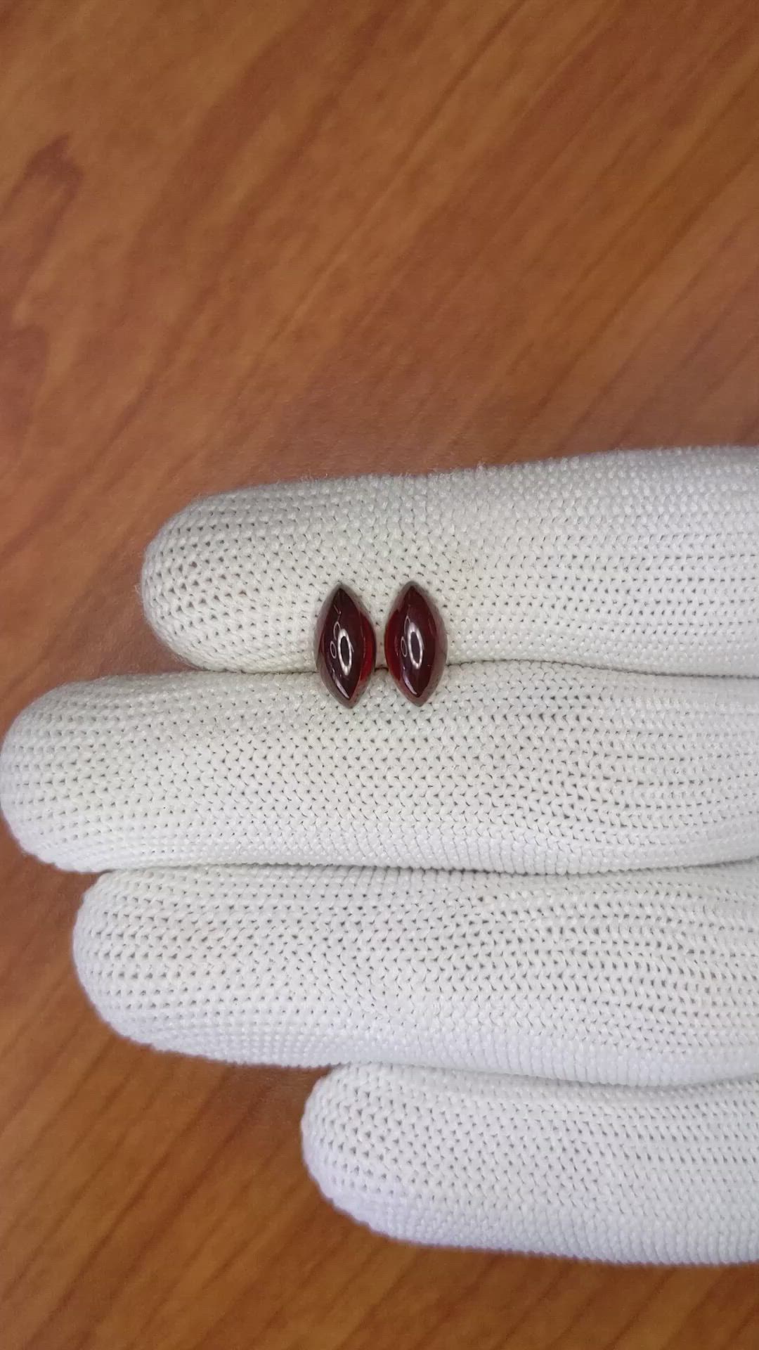 3.20&nbsp;Ct.Tw.Total Carat Weight Cabochon Garnet Pair from Ceylon (Sri Lanka) Size Video