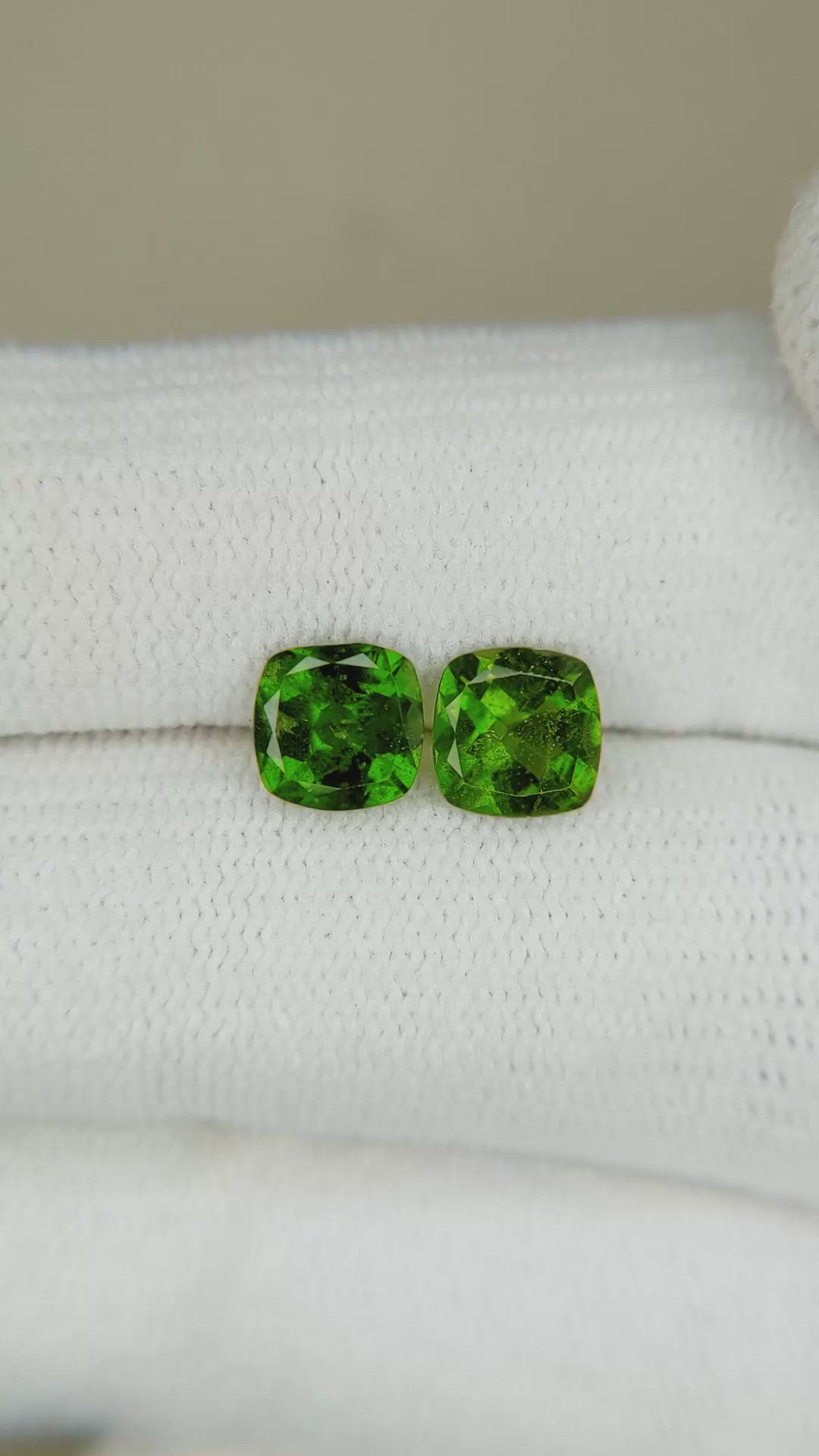 2.02 Ct.Tw.Total Carat Weight Chrome Diopside Pair Size Video