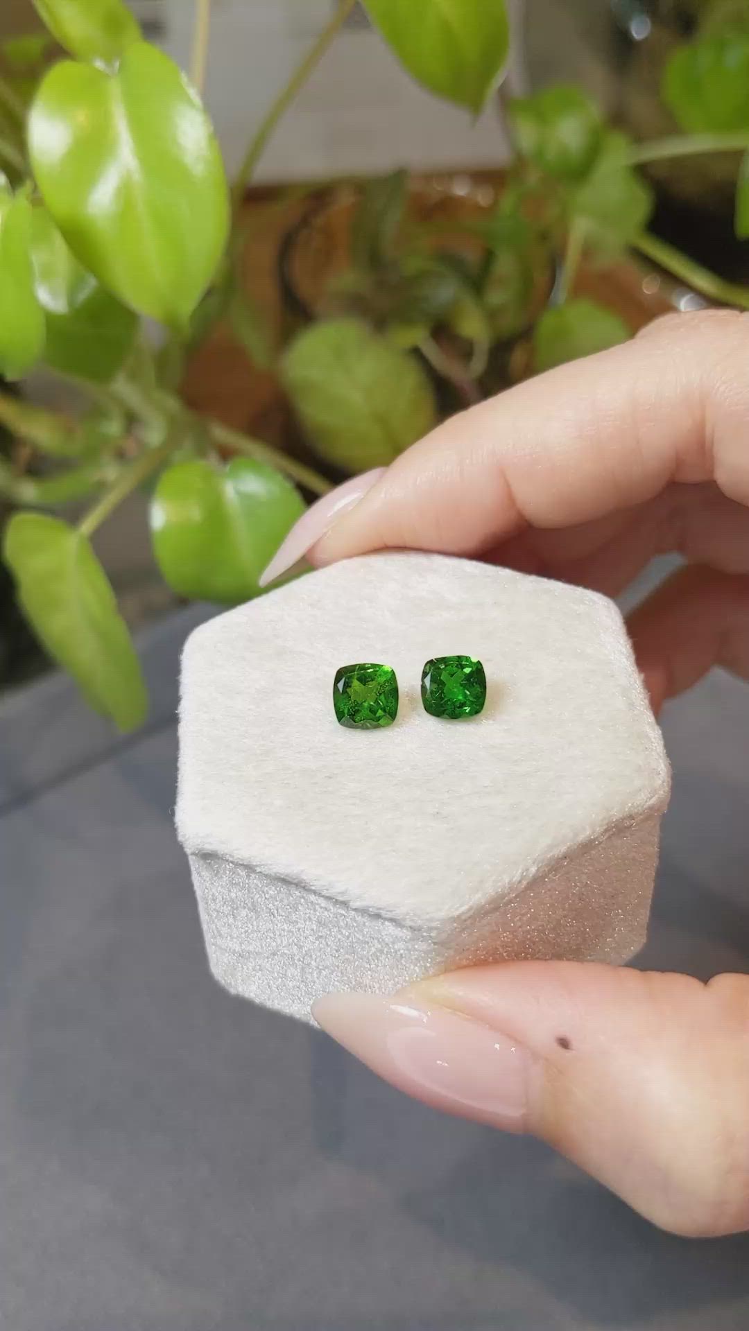2.02 Ct.Tw.Total Carat Weight Chrome Diopside Pair Size Video