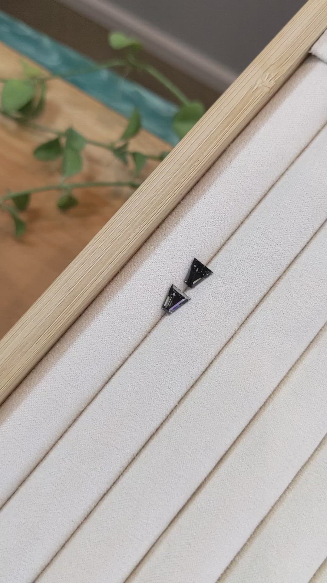 1.50&nbsp;Ct.Tw.Total Carat Weight Spinel Pair from Burma (Myanmar) Size Video