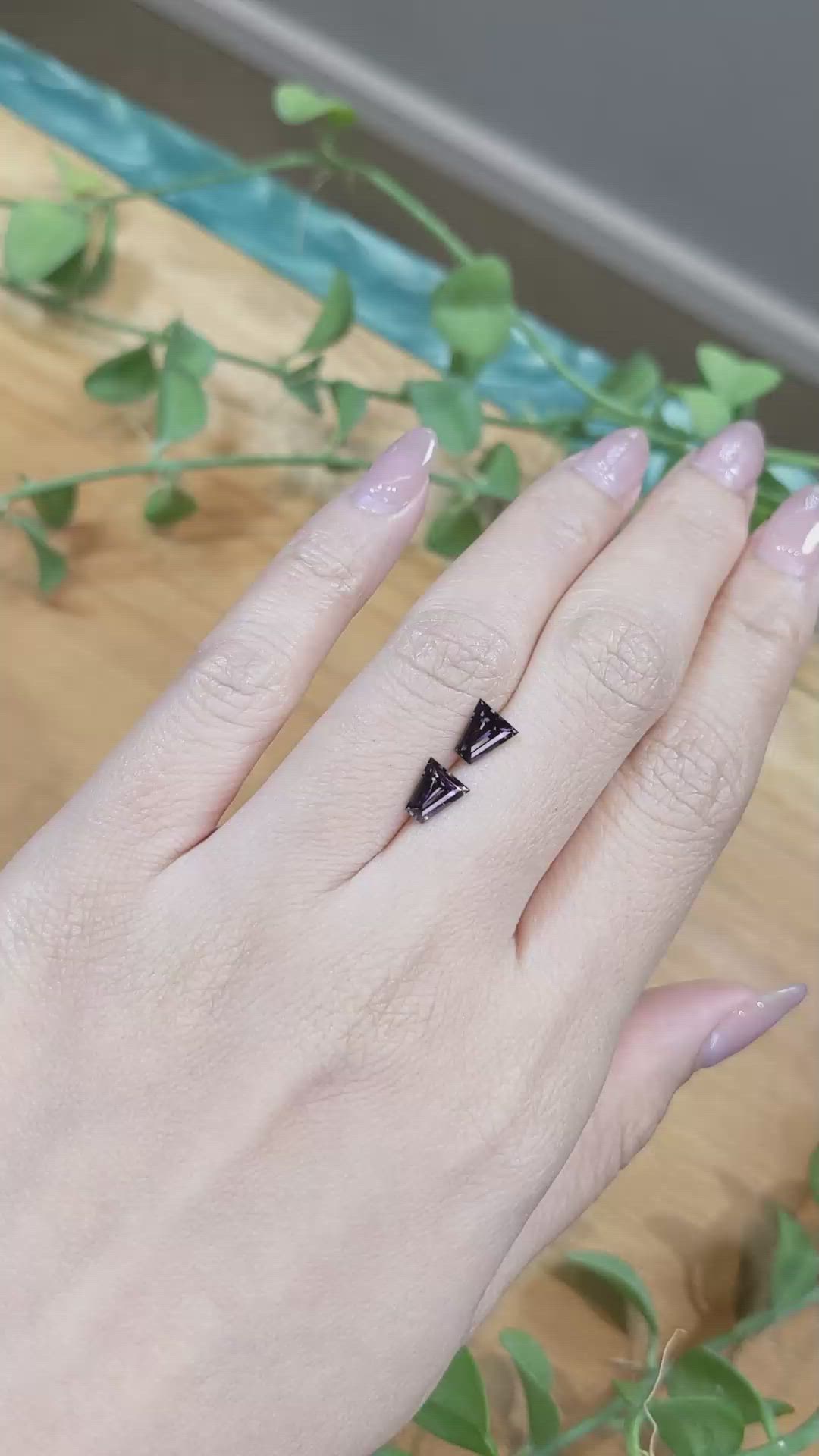 1.50&nbsp;Ct.Tw.Total Carat Weight Spinel Pair from Burma (Myanmar) Size Video