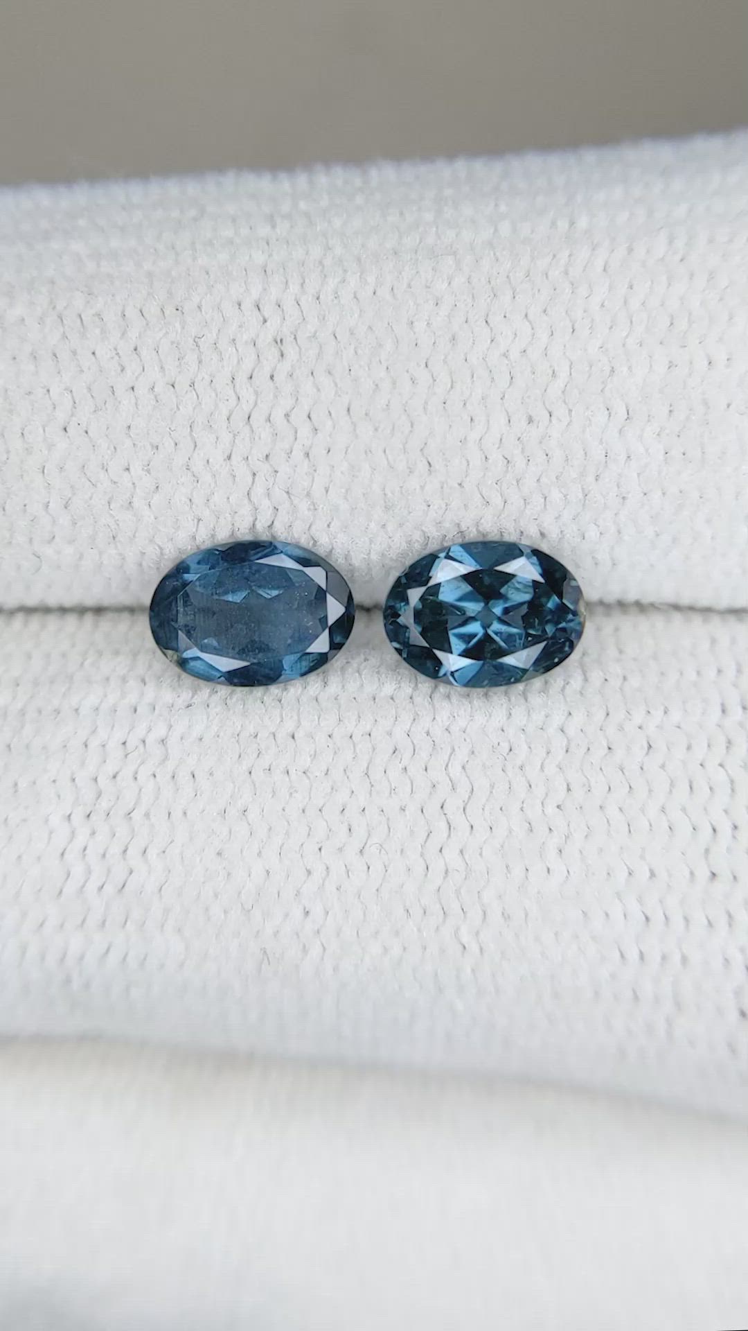 1.60&nbsp;Ct.Tw.Total Carat Weight Spinel Pair from Burma (Myanmar) Size Video