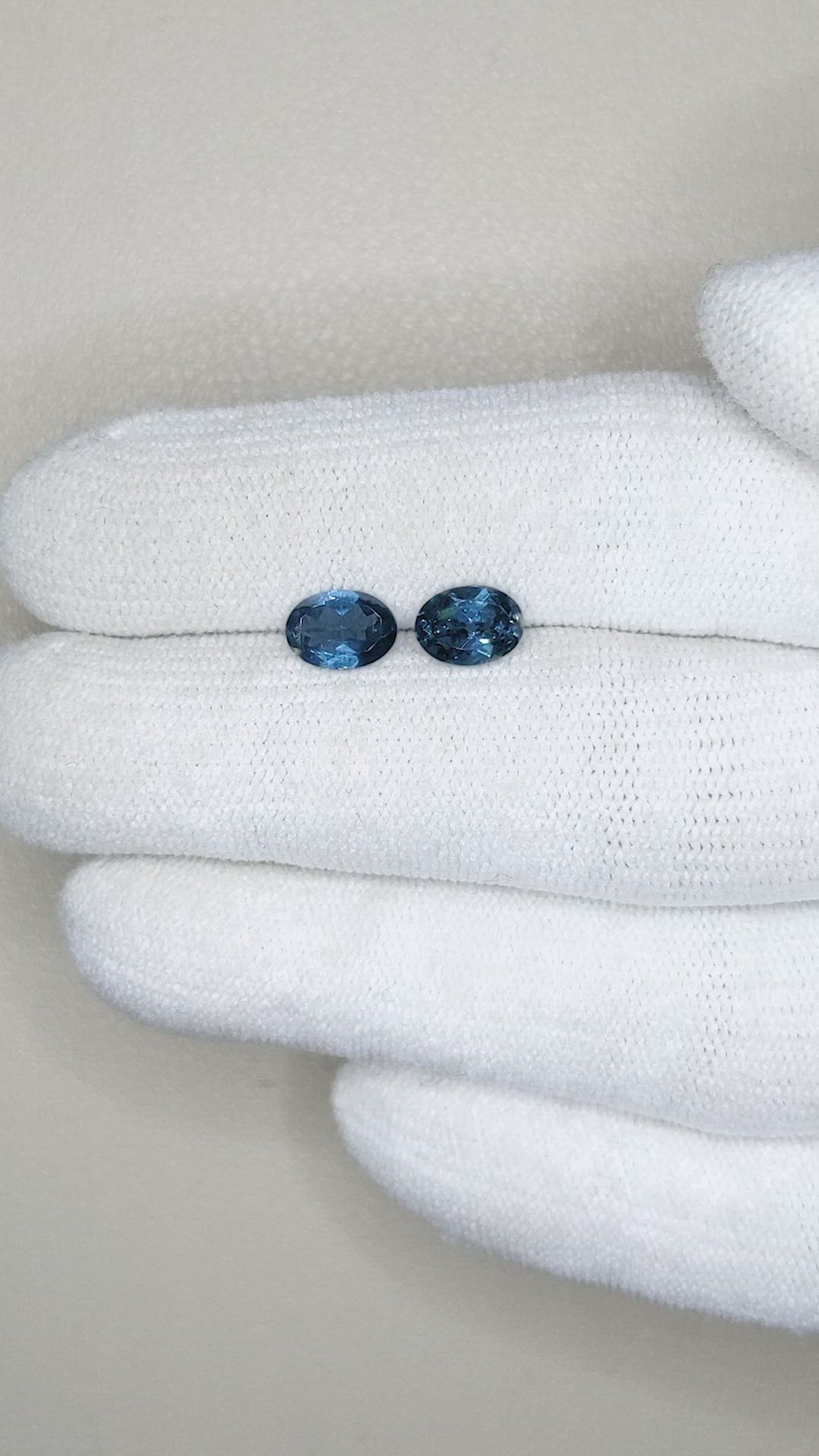 1.60&nbsp;Ct.Tw.Total Carat Weight Spinel Pair from Burma (Myanmar) Size Video