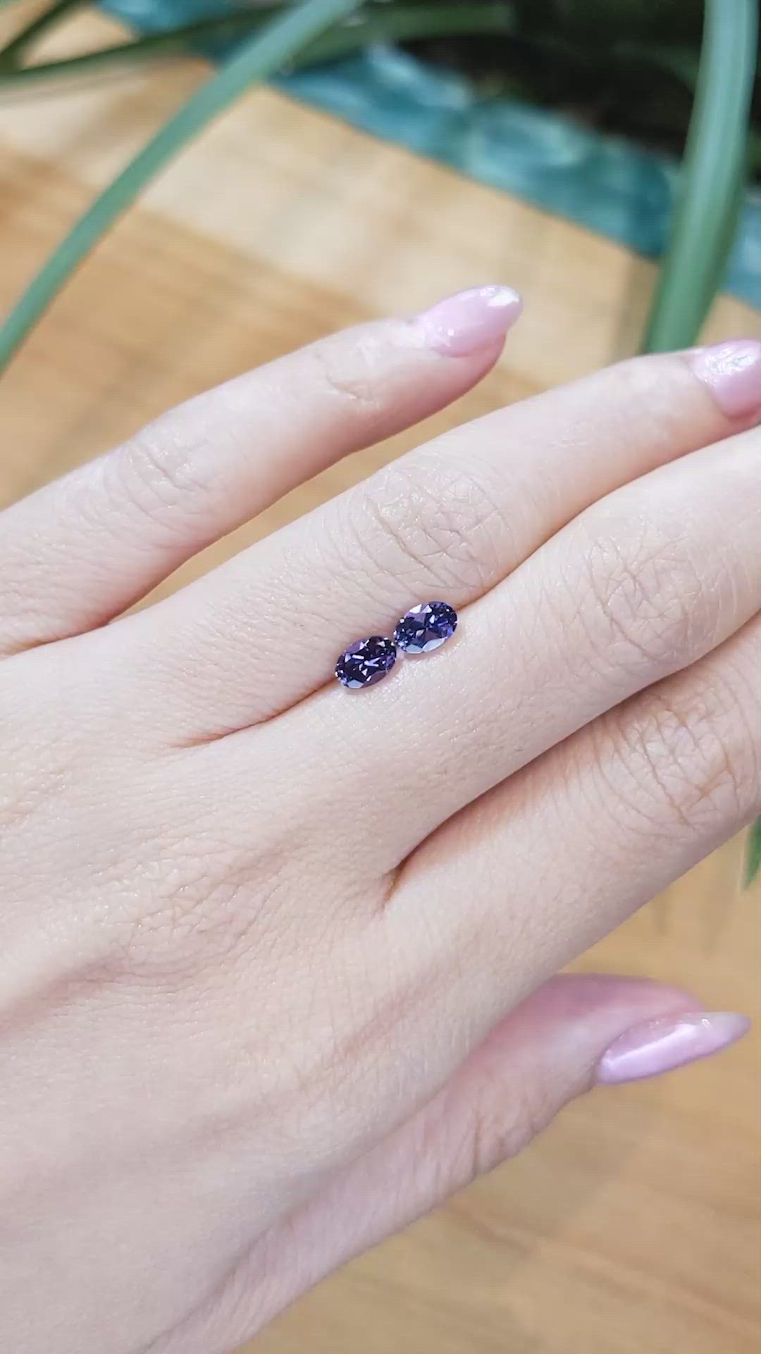 1.18&nbsp;Ct.Tw.Total Carat Weight Spinel Pair from Burma (Myanmar) Size Video