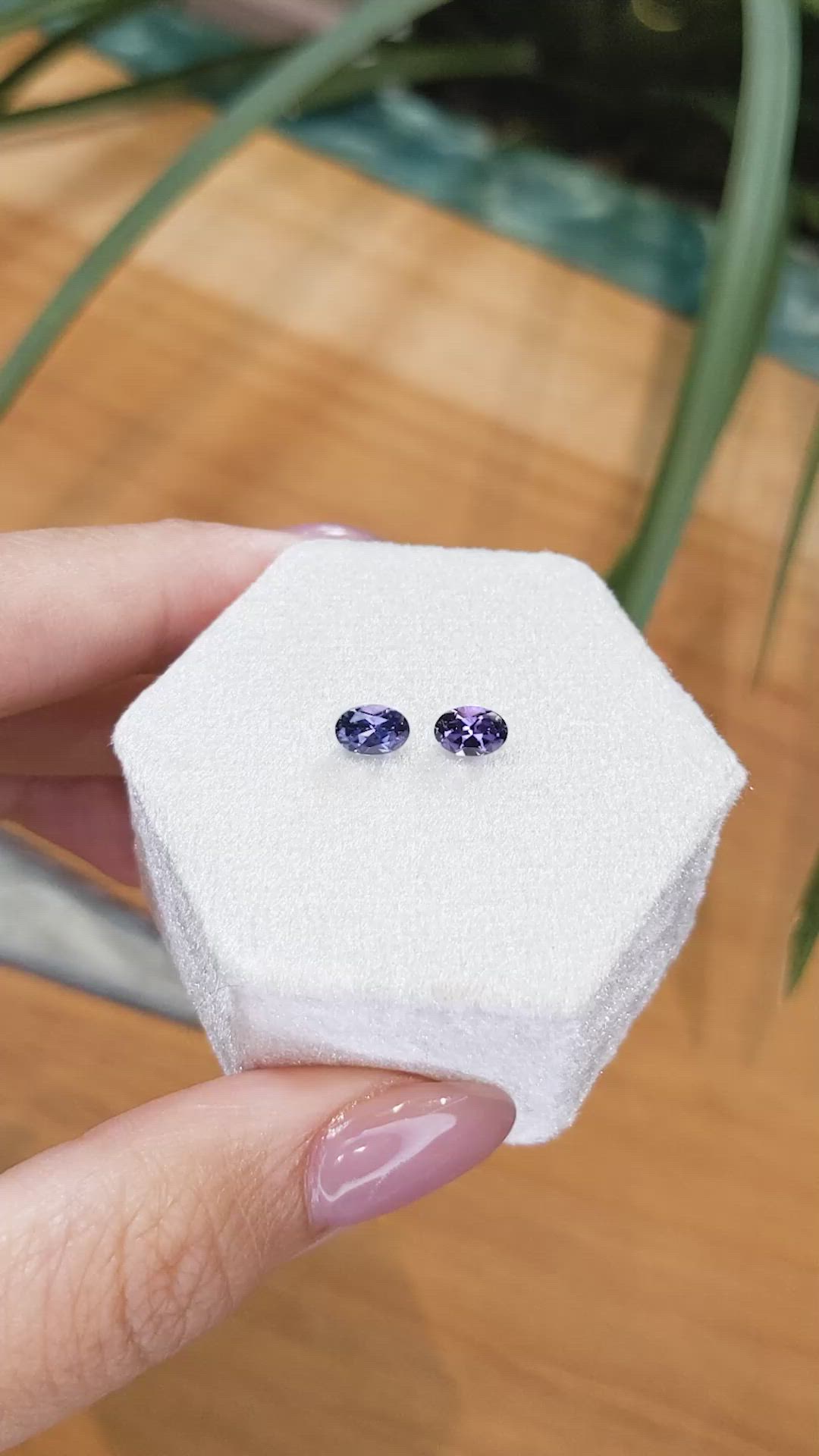 1.18&nbsp;Ct.Tw.Total Carat Weight Spinel Pair from Burma (Myanmar) Size Video