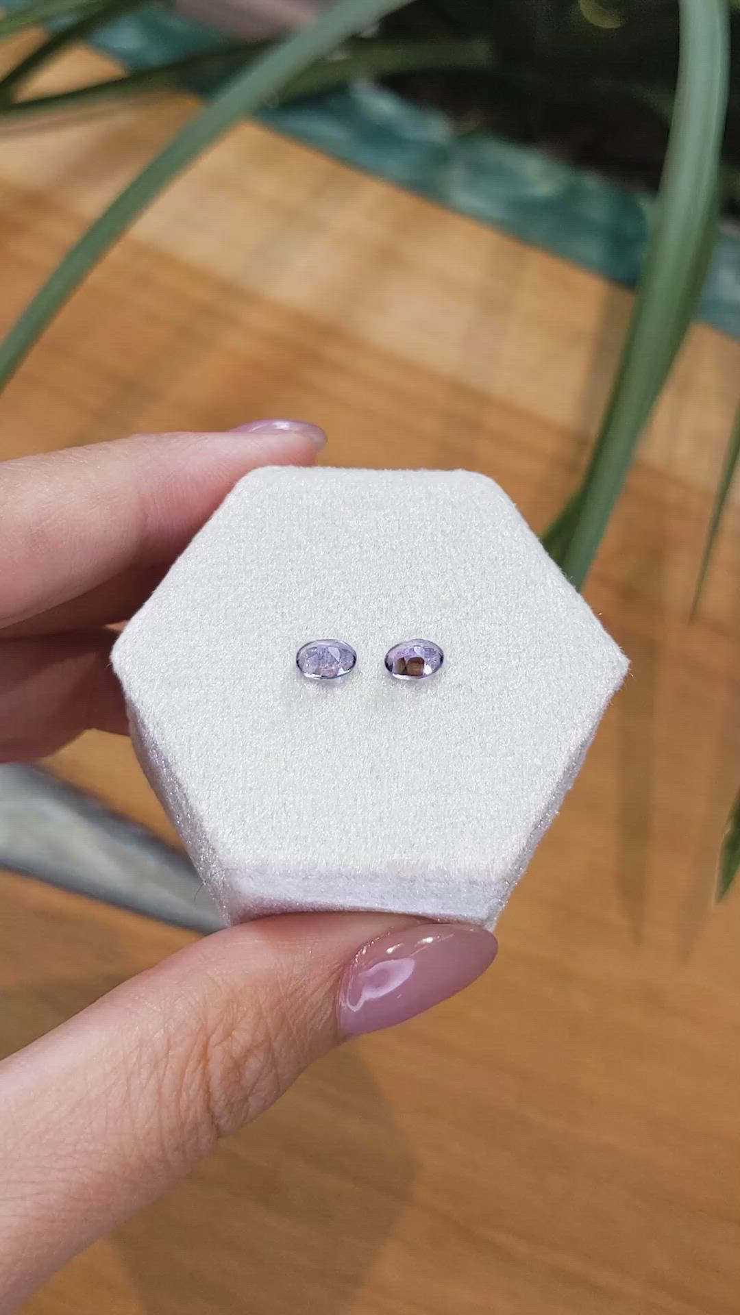 1.18&nbsp;Ct.Tw.Total Carat Weight Spinel Pair from Burma (Myanmar) Size Video