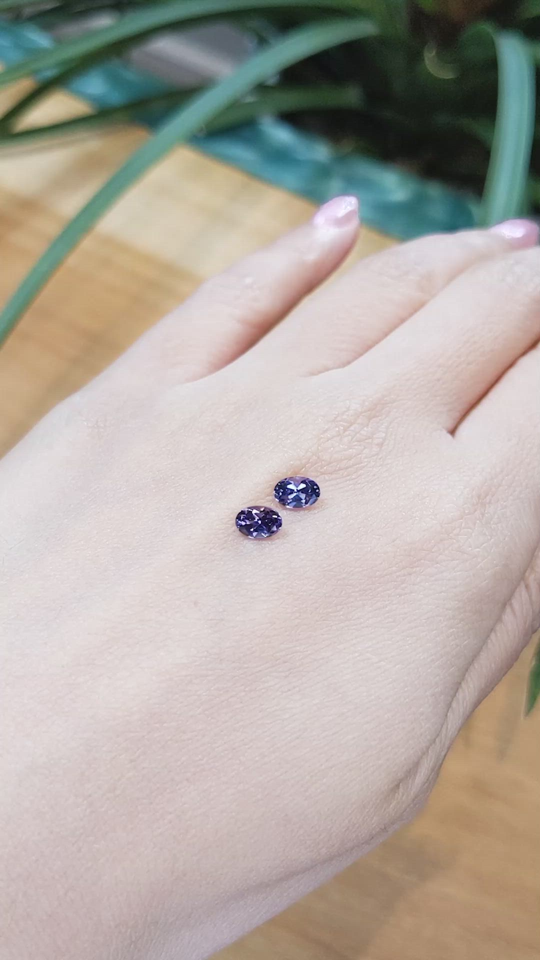 1.18&nbsp;Ct.Tw.Total Carat Weight Spinel Pair from Burma (Myanmar) Size Video