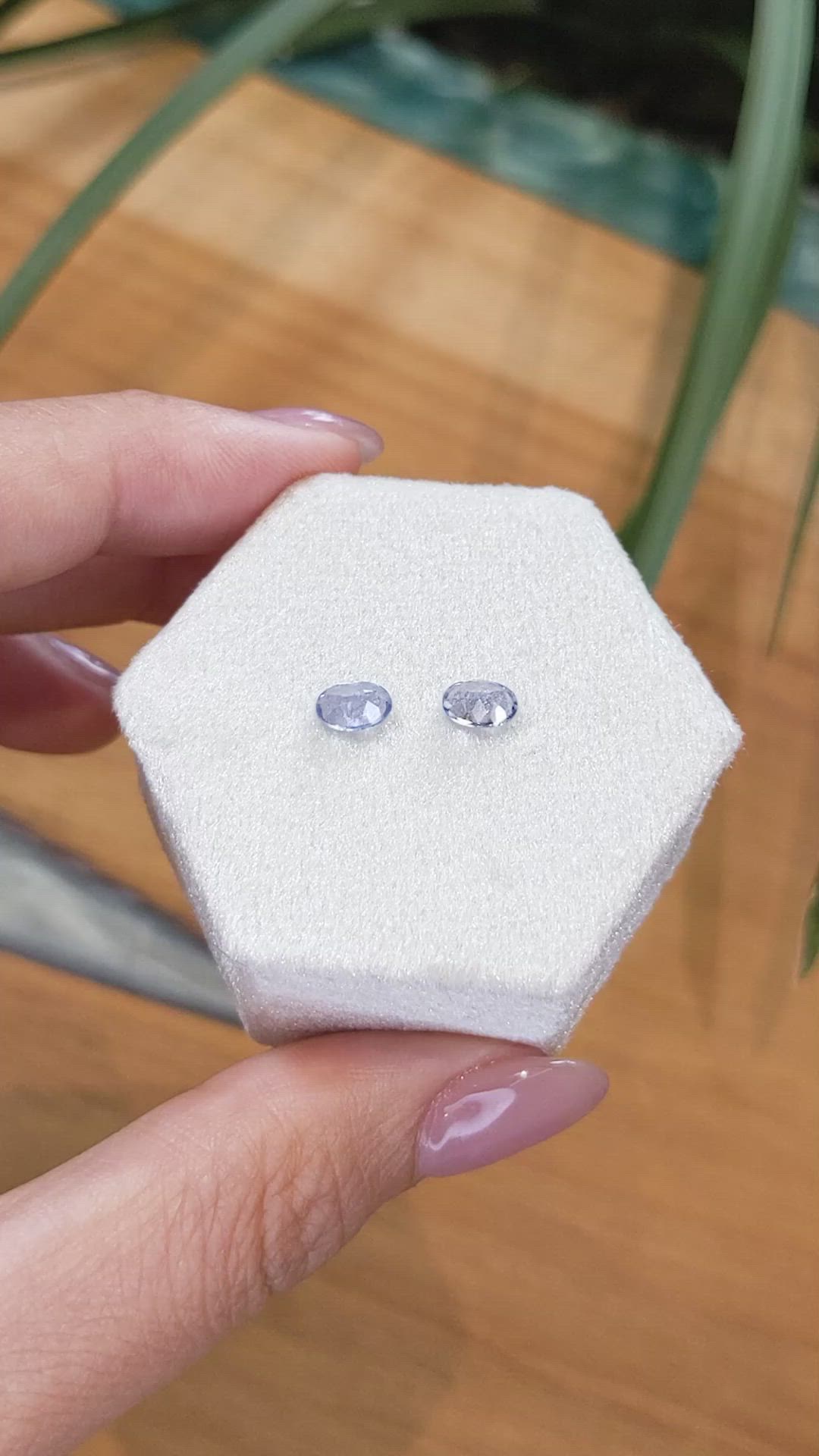 1.09&nbsp;Ct.Tw.Total Carat Weight Spinel Pair from Burma (Myanmar) Size Video