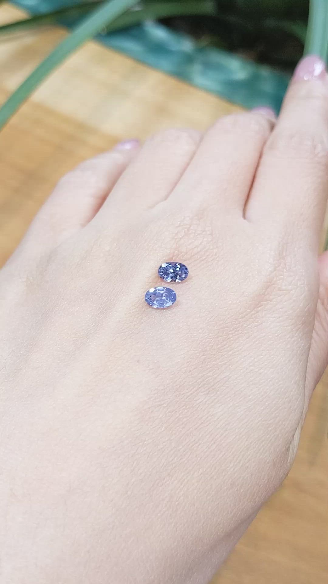 1.09&nbsp;Ct.Tw.Total Carat Weight Spinel Pair from Burma (Myanmar) Size Video