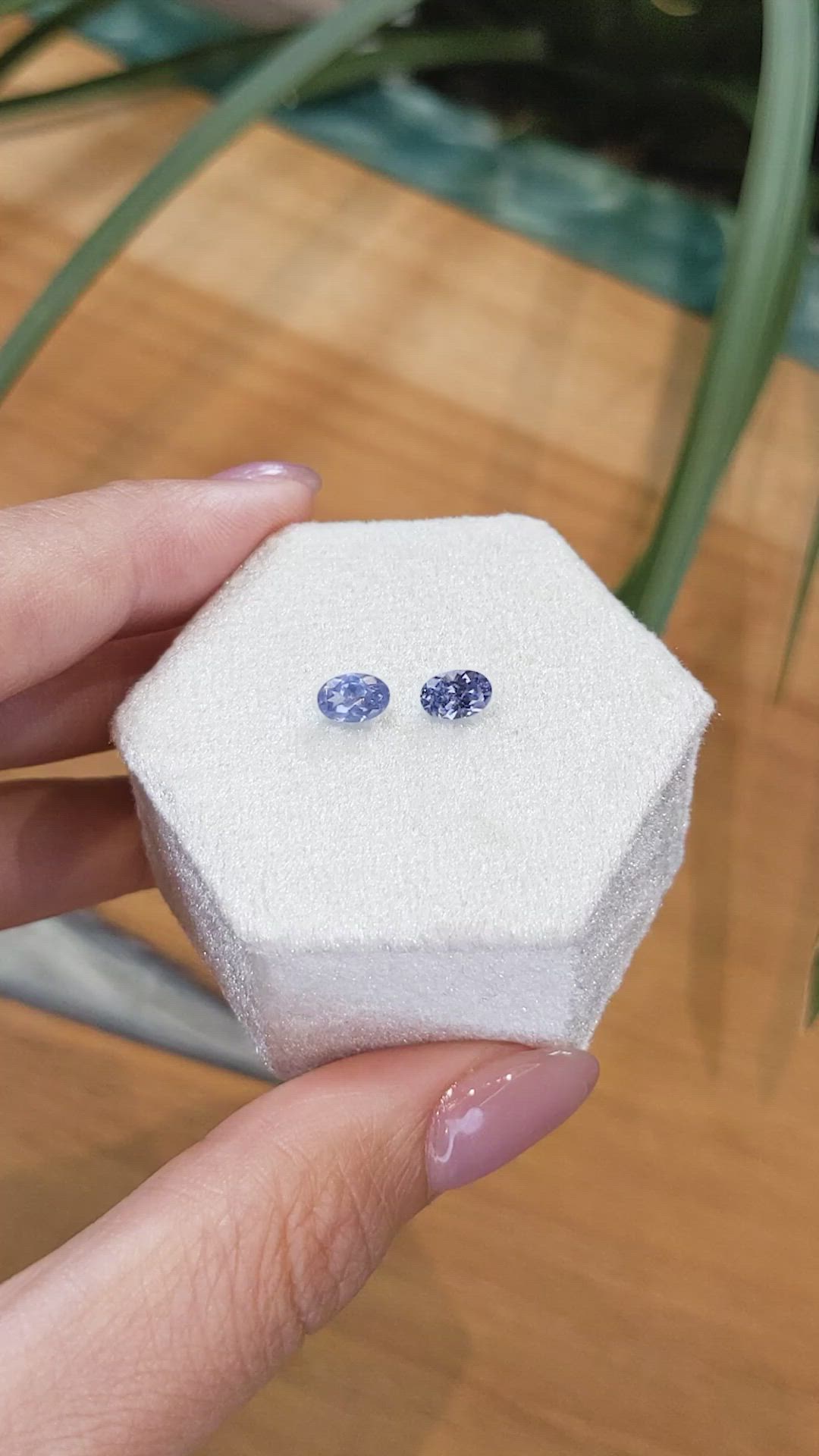 1.09&nbsp;Ct.Tw.Total Carat Weight Spinel Pair from Burma (Myanmar) Size Video