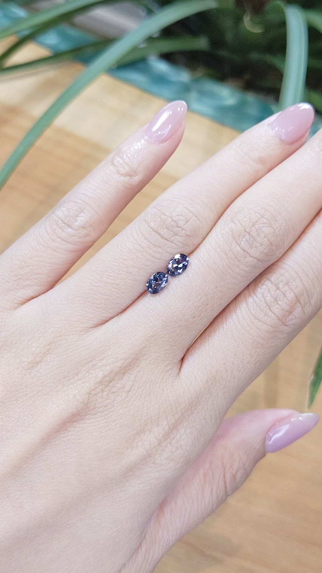 0.96&nbsp;Ct.Tw.Total Carat Weight Spinel Pair from Burma (Myanmar) Size Video