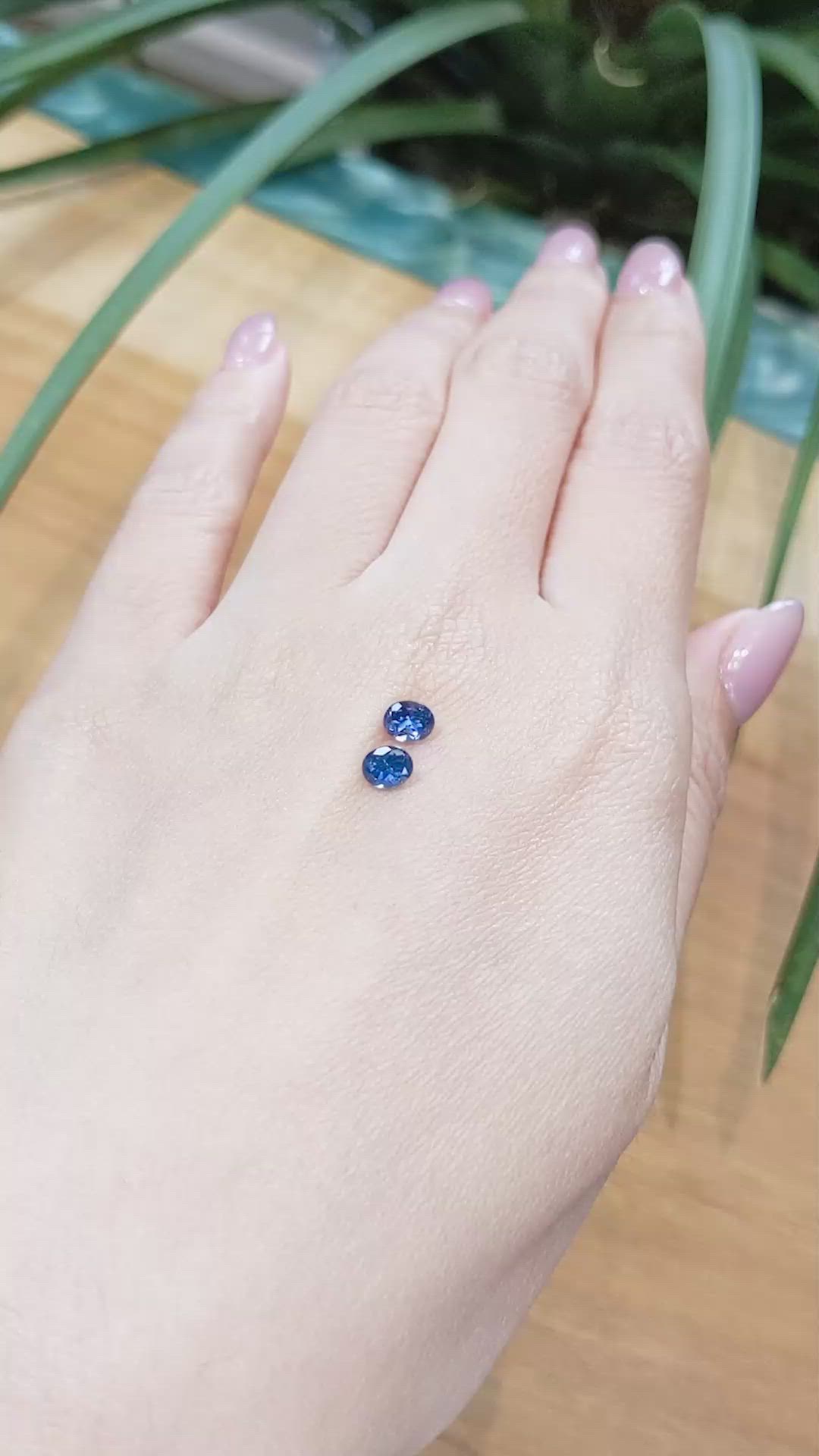 1.03&nbsp;Ct.Tw.Total Carat Weight Spinel Pair from Burma (Myanmar) Size Video