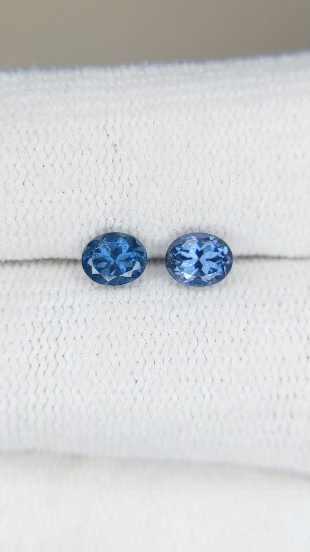 1.03&nbsp;Ct.Tw.Total Carat Weight Spinel Pair from Burma (Myanmar) Size Video