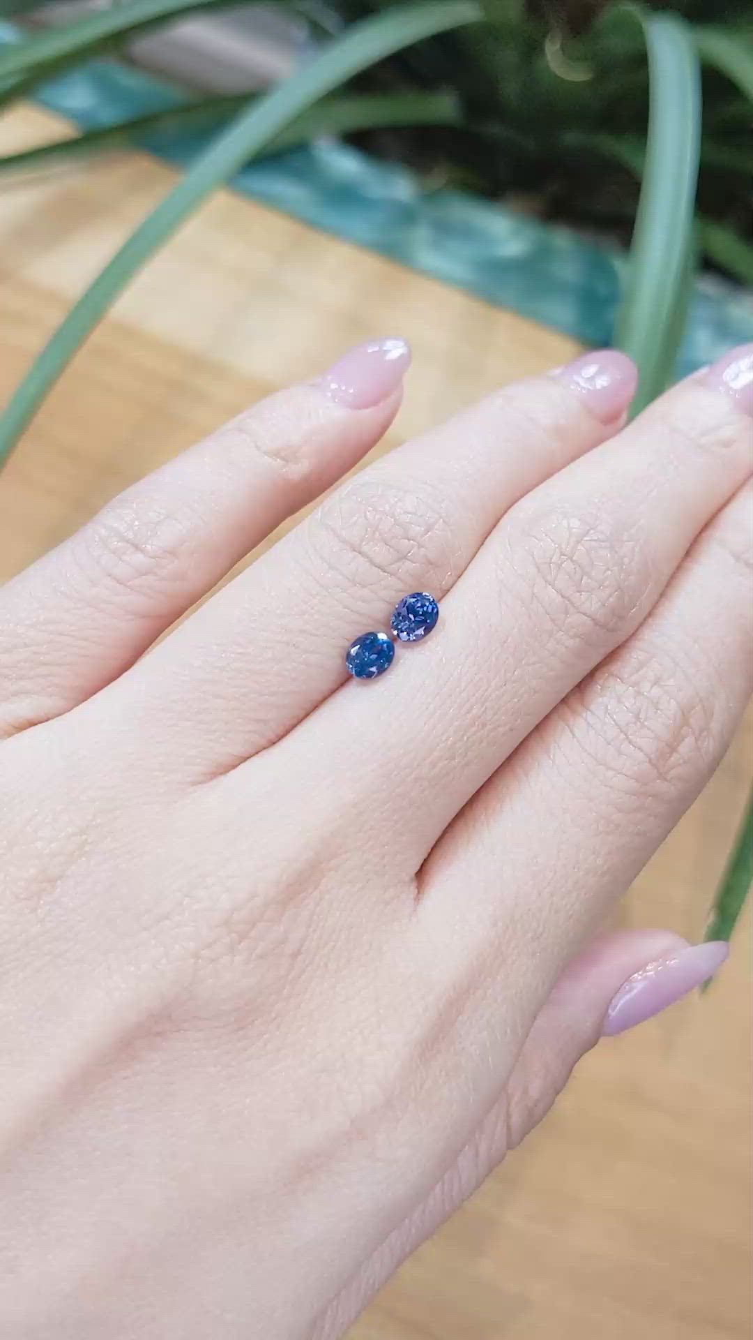 1.03&nbsp;Ct.Tw.Total Carat Weight Spinel Pair from Burma (Myanmar) Size Video