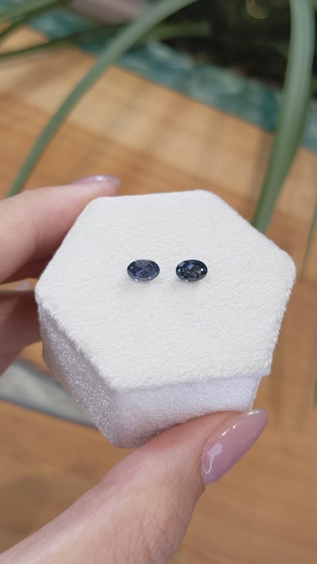 1.13&nbsp;Ct.Tw.Total Carat Weight Spinel Pair from Burma (Myanmar) Size Video