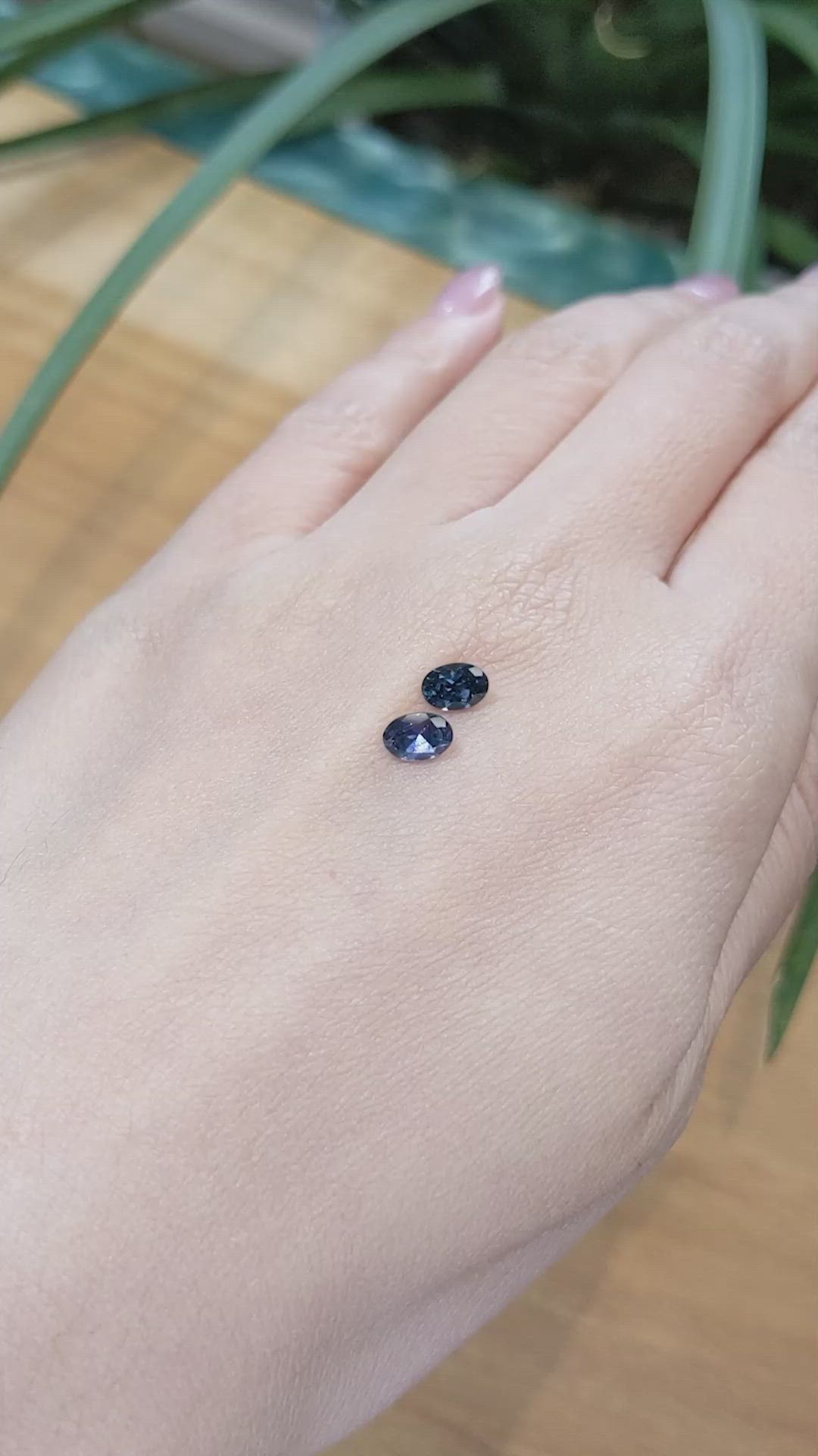 1.13&nbsp;Ct.Tw.Total Carat Weight Spinel Pair from Burma (Myanmar) Size Video