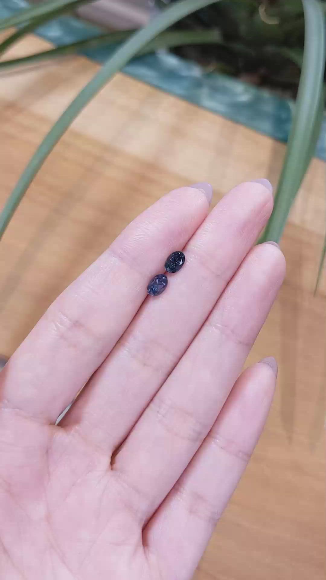 1.13&nbsp;Ct.Tw.Total Carat Weight Spinel Pair from Burma (Myanmar) Size Video