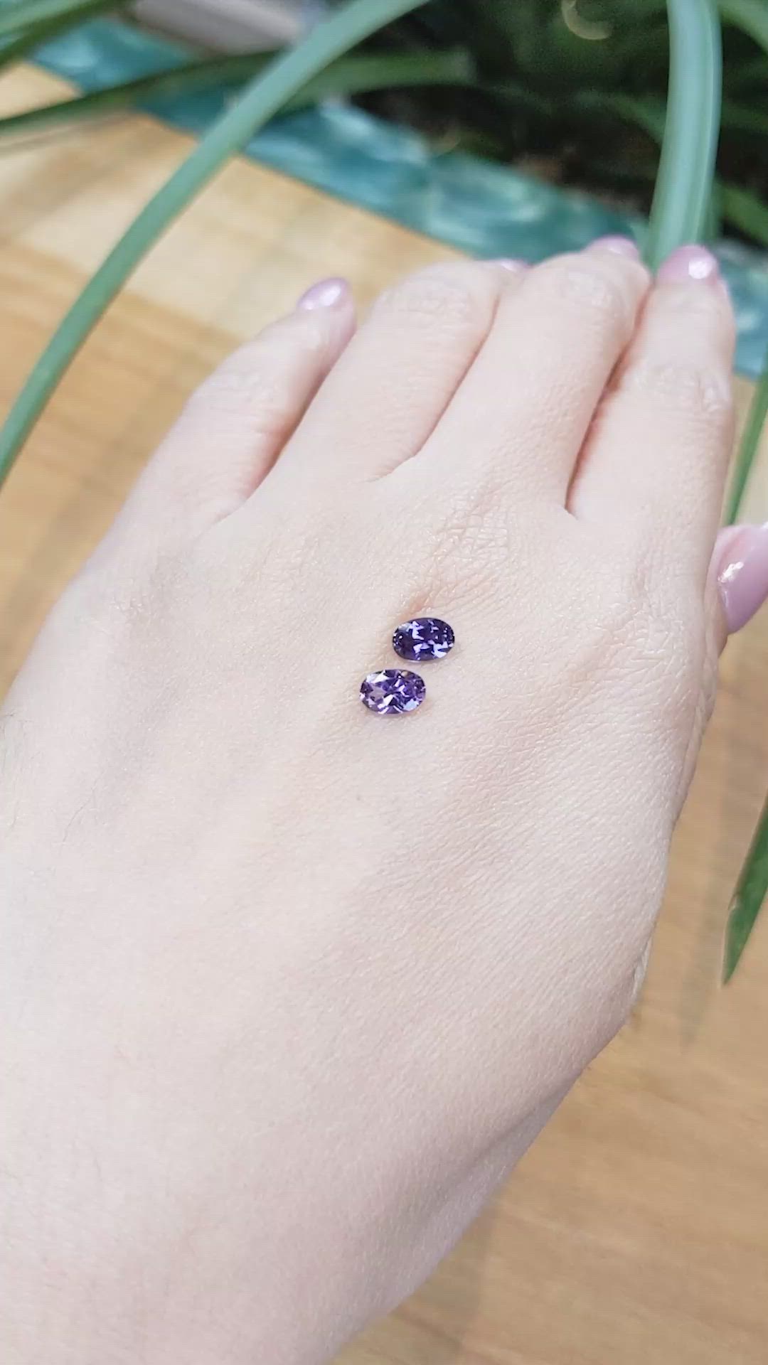 1.24&nbsp;Ct.Tw.Total Carat Weight Spinel Pair from Burma (Myanmar) Size Video