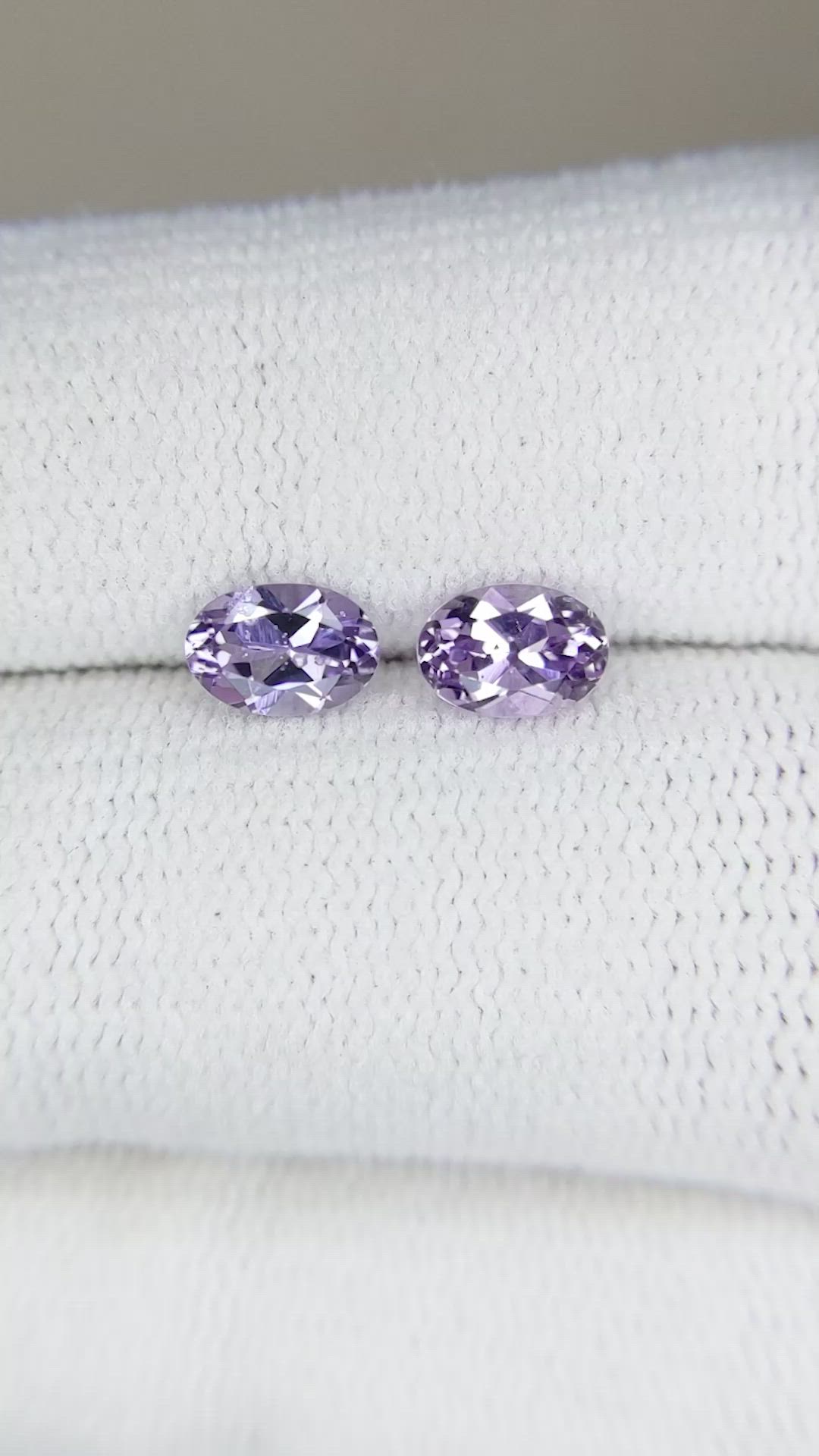 1.16&nbsp;Ct.Tw.Total Carat Weight Spinel Pair from Burma (Myanmar) Size Video