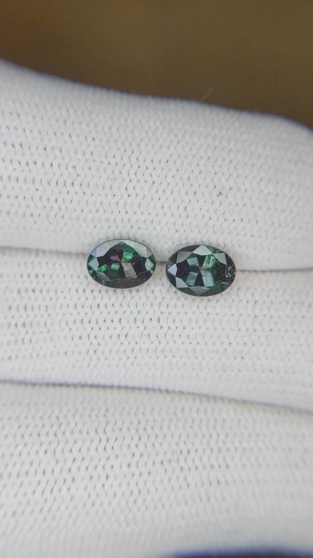 1.61&nbsp;Ct.Tw.Total Carat Weight Alexandrite Pair from Ceylon (Sri Lanka) Size Video