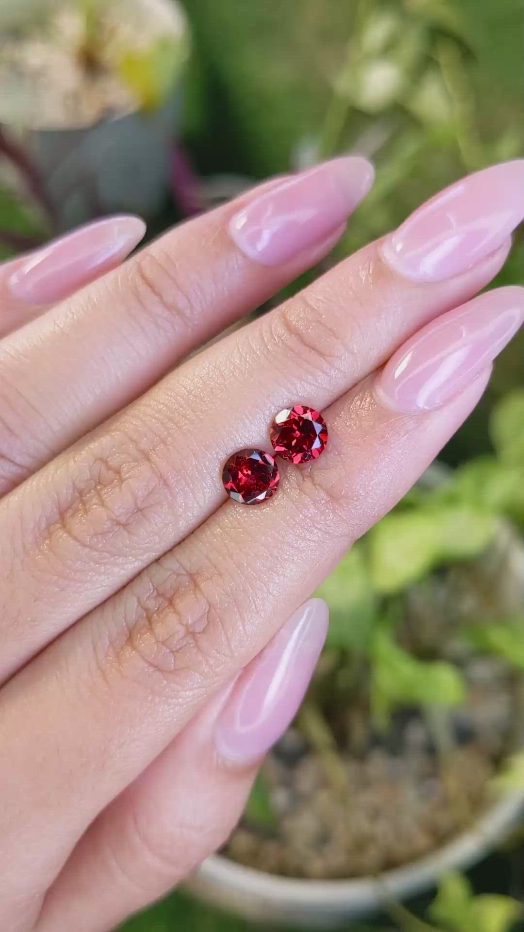 1.90&nbsp;Ct.Tw.Total Carat Weight Garnet Pair from Ceylon (Sri Lanka) Size Video