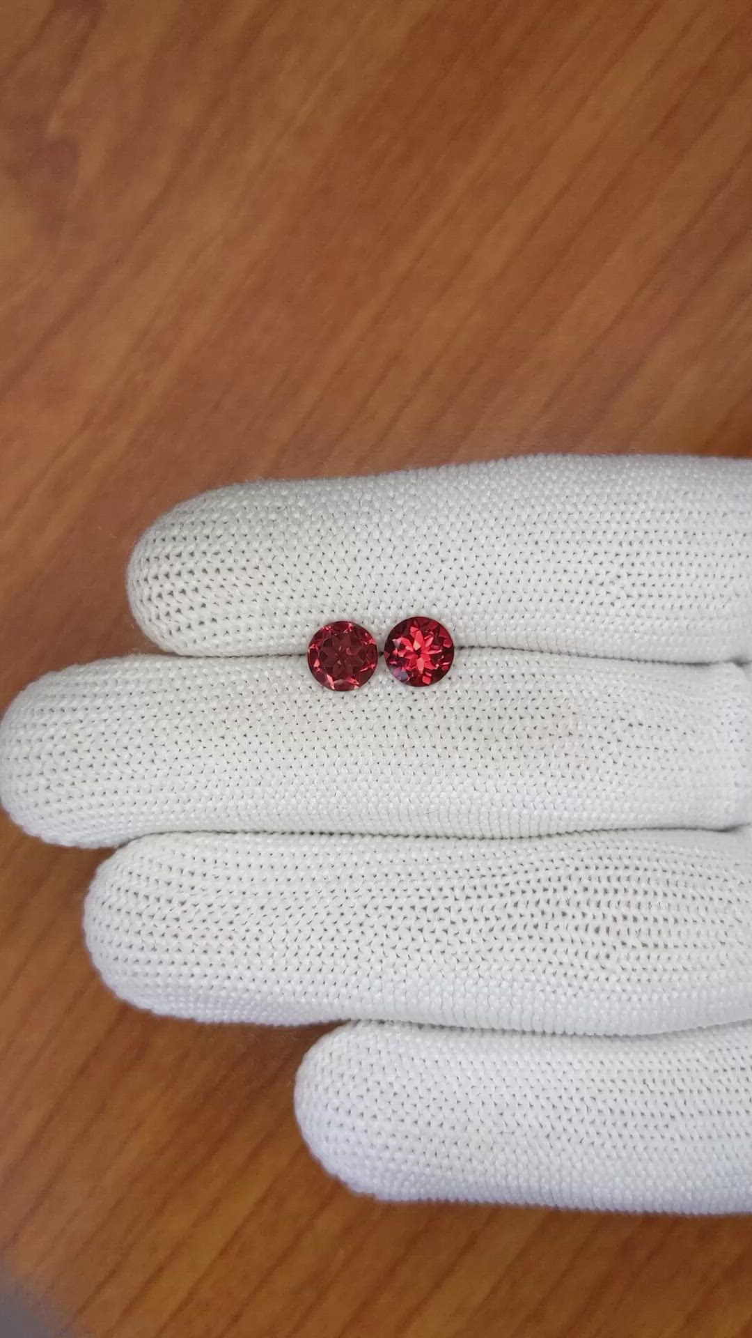 1.84&nbsp;Ct.Tw.Total Carat Weight Garnet Pair from Ceylon (Sri Lanka) Size Video