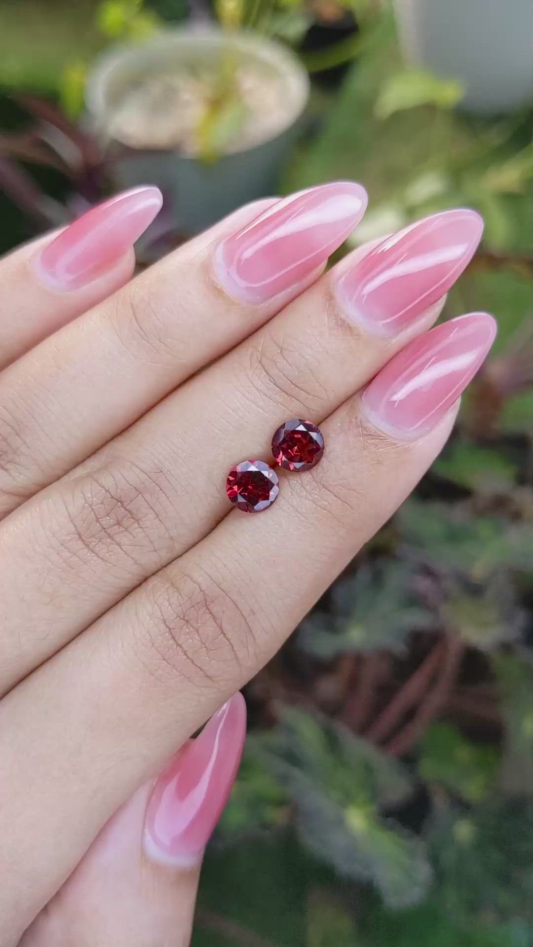 1.84&nbsp;Ct.Tw.Total Carat Weight Garnet Pair from Ceylon (Sri Lanka) Size Video