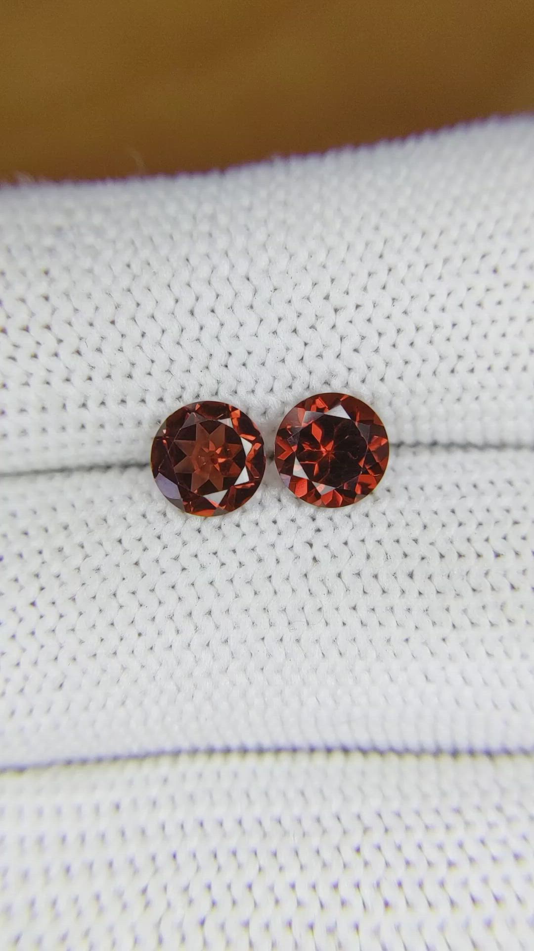1.84&nbsp;Ct.Tw.Total Carat Weight Garnet Pair from Ceylon (Sri Lanka) Size Video