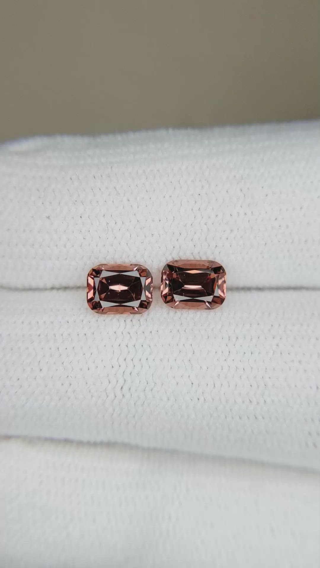 1.51&nbsp;Ct.Tw.Total Carat Weight Malaya Garnet Pair from Tanzania Size Video