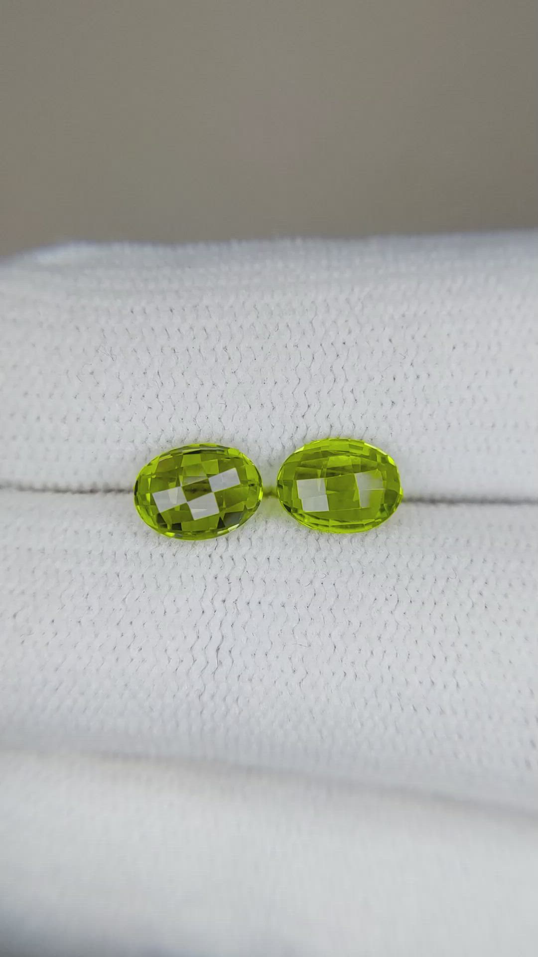 1.58&nbsp;Ct.Tw.Total Carat Weight Peridot Pair from Burma (Myanmar) Size Video