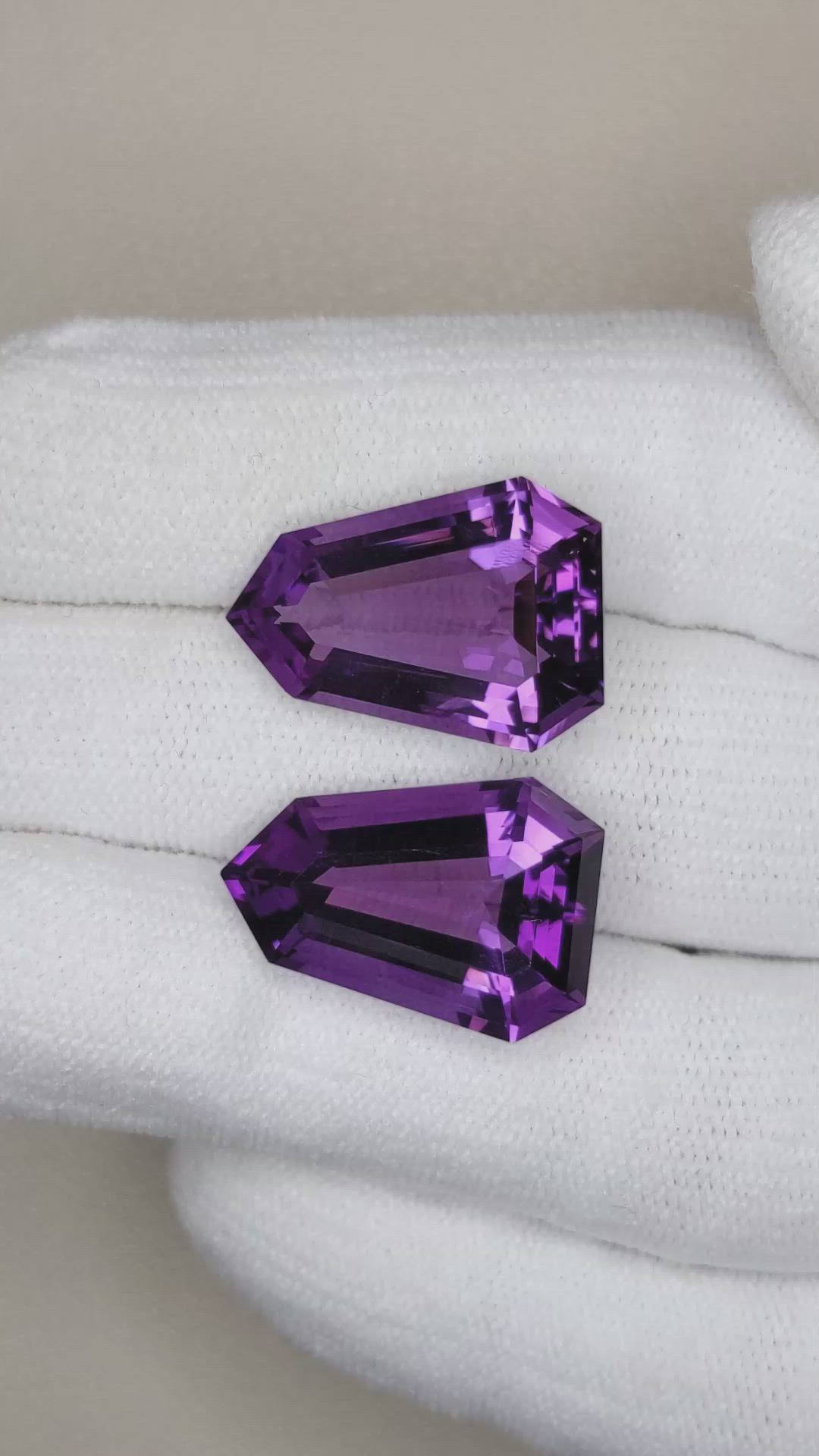22.23&nbsp;Ct.Tw.Total Carat Weight Amethyst Pair from Bolivia Size Video
