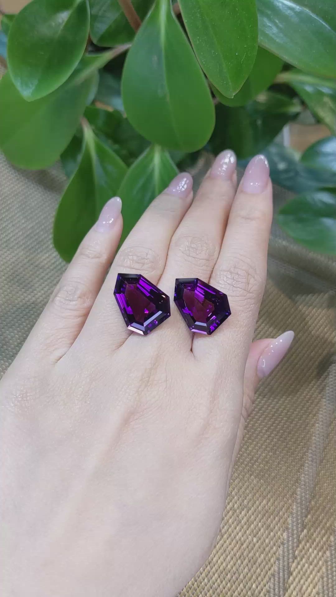 25.26&nbsp;Ct.Tw.Total Carat Weight Amethyst Pair from Bolivia Size Video