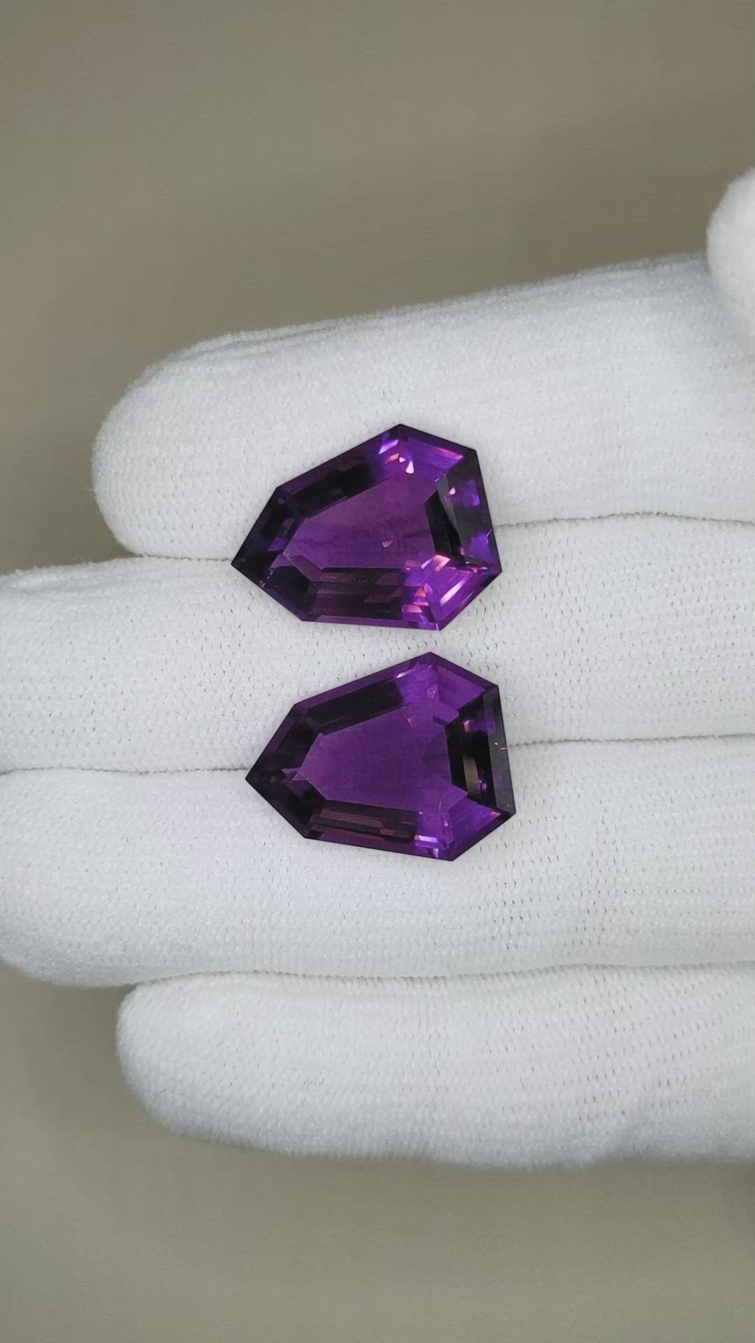 25.26&nbsp;Ct.Tw.Total Carat Weight Amethyst Pair from Bolivia Size Video