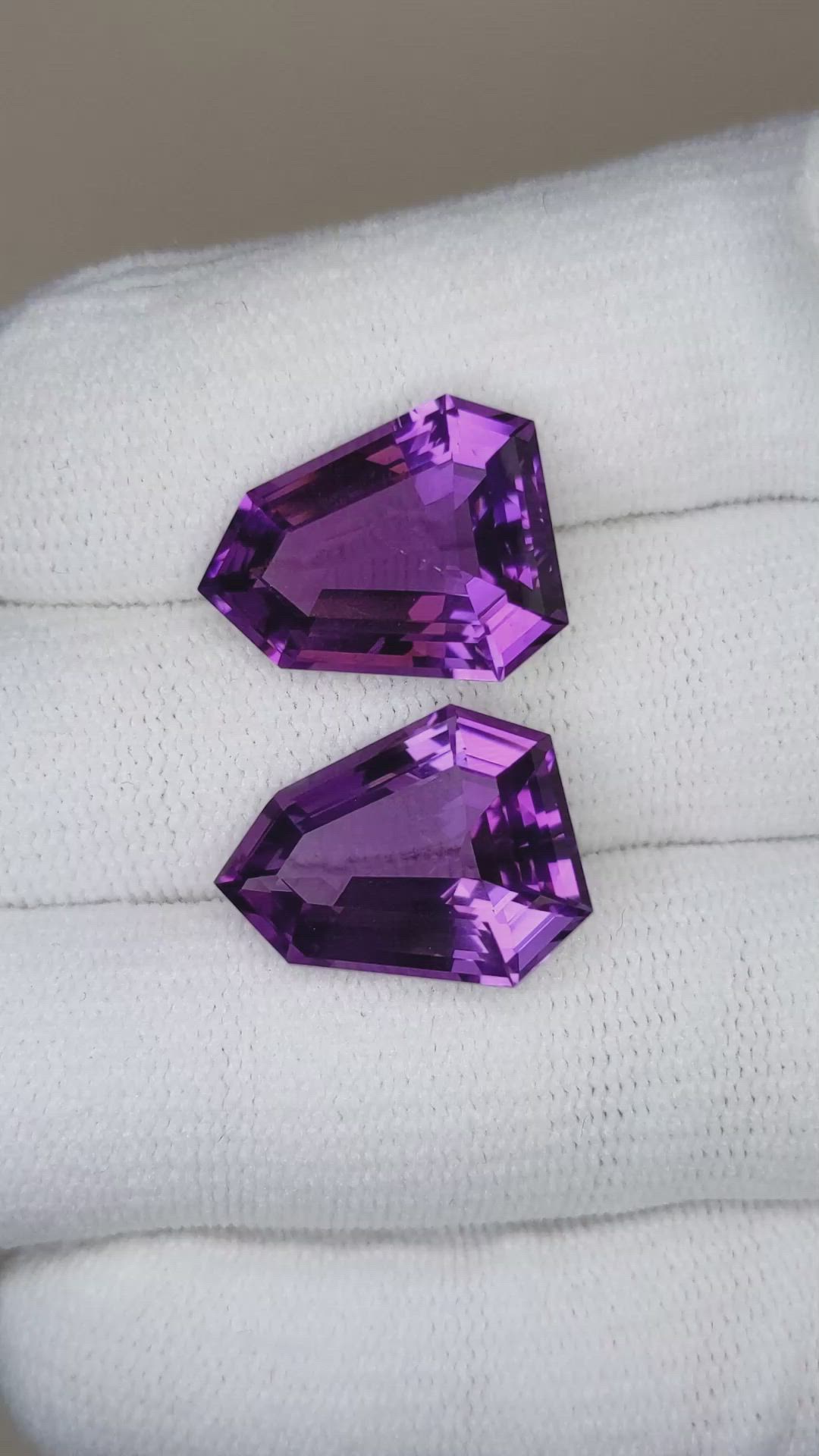 20.16&nbsp;Ct.Tw.Total Carat Weight Amethyst Pair from Bolivia Size Video