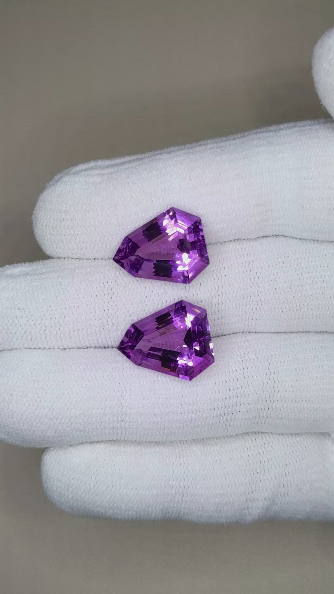 14.81&nbsp;Ct.Tw.Total Carat Weight Amethyst Pair from Bolivia Size Video