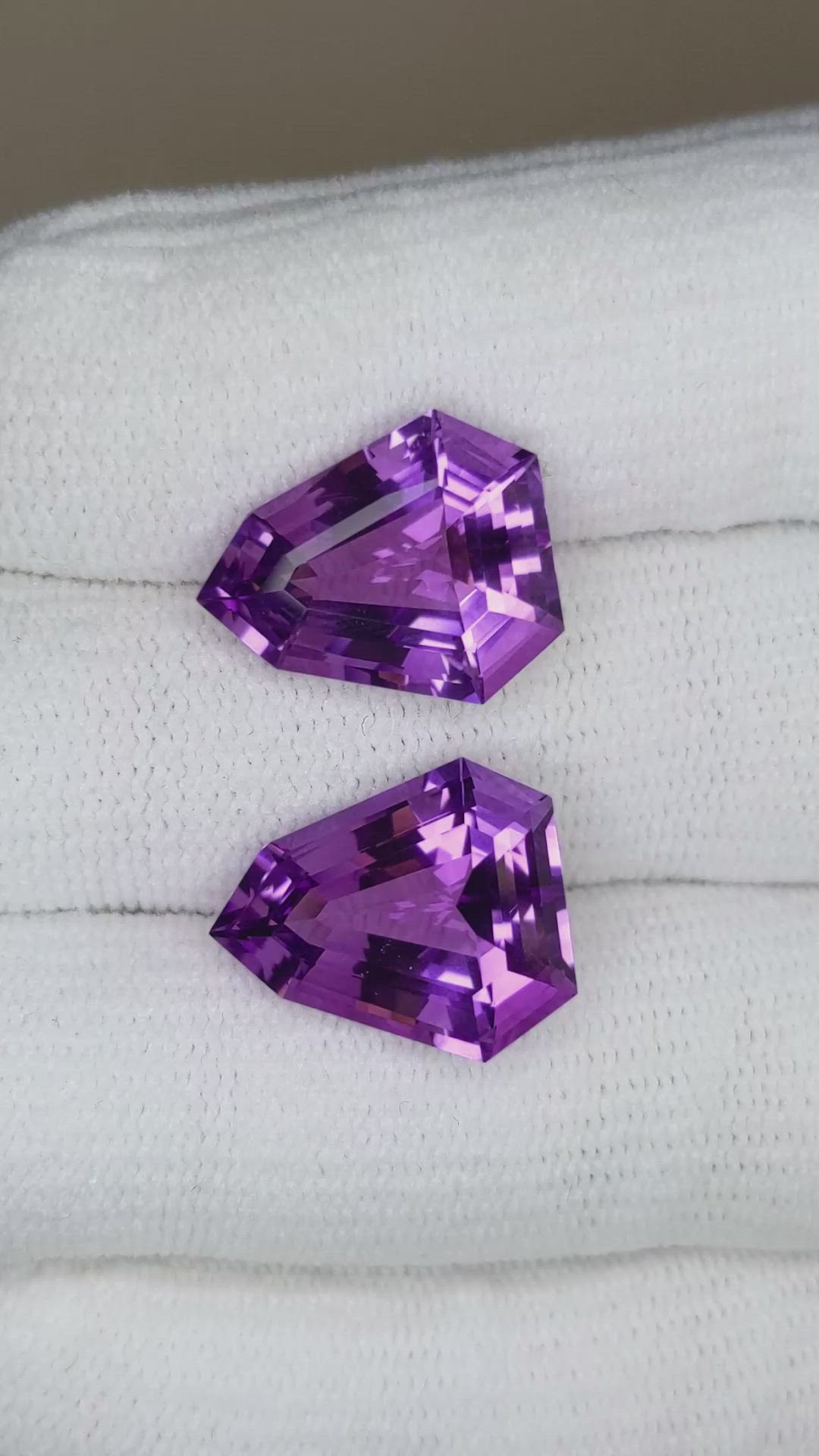 14.81&nbsp;Ct.Tw.Total Carat Weight Amethyst Pair from Bolivia Size Video