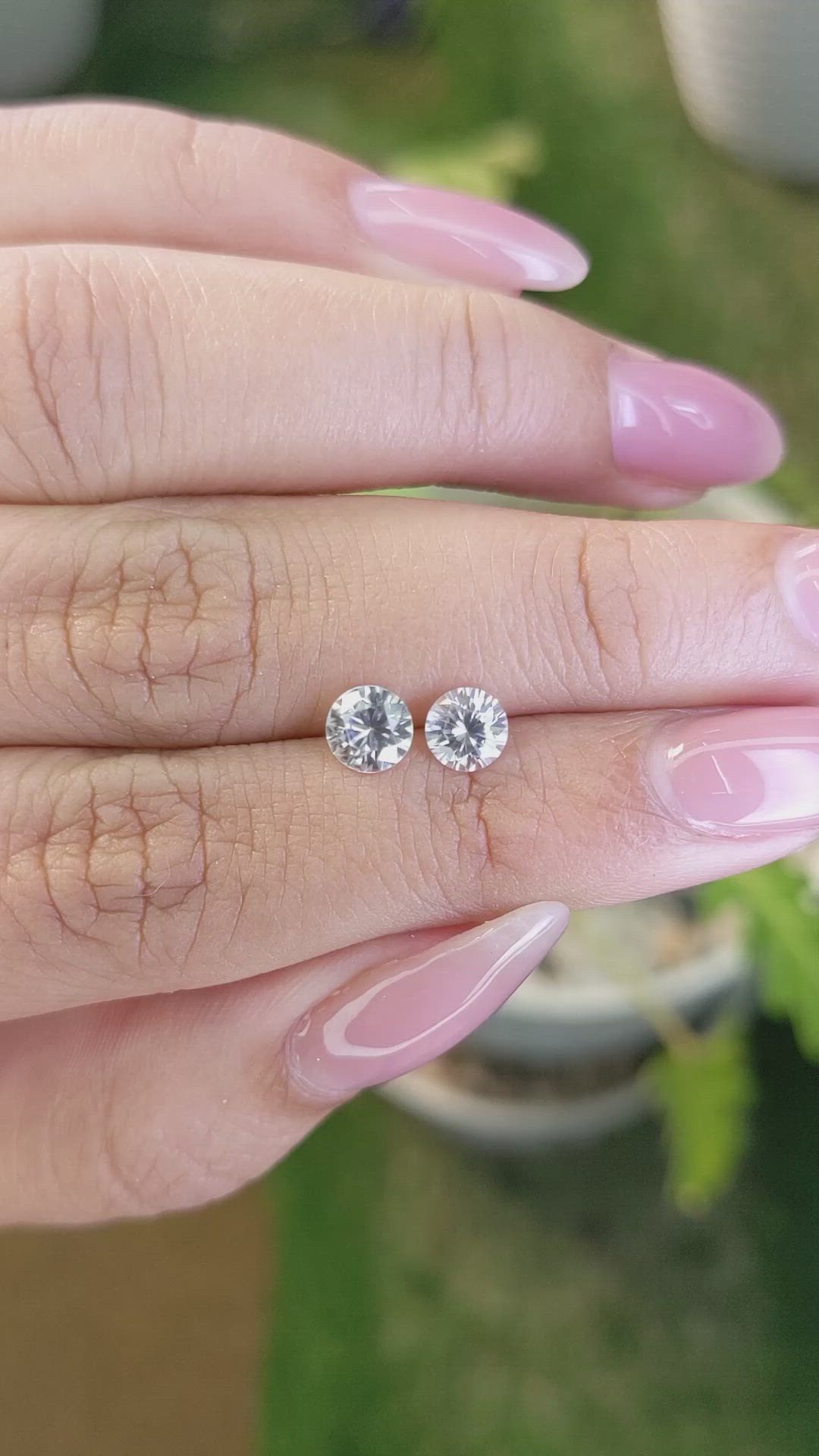 1.57&nbsp;Ct.Tw.Total Carat Weight Zircon Pair from Ceylon (Sri Lanka) Size Video