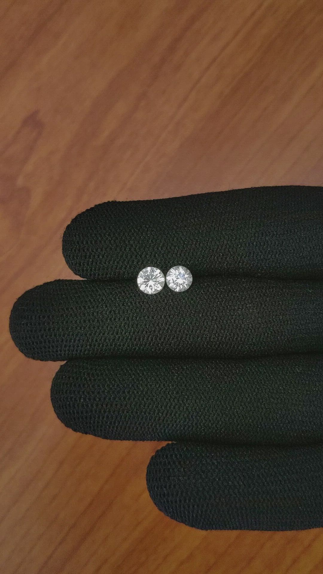 1.57&nbsp;Ct.Tw.Total Carat Weight Zircon Pair from Ceylon (Sri Lanka) Size Video