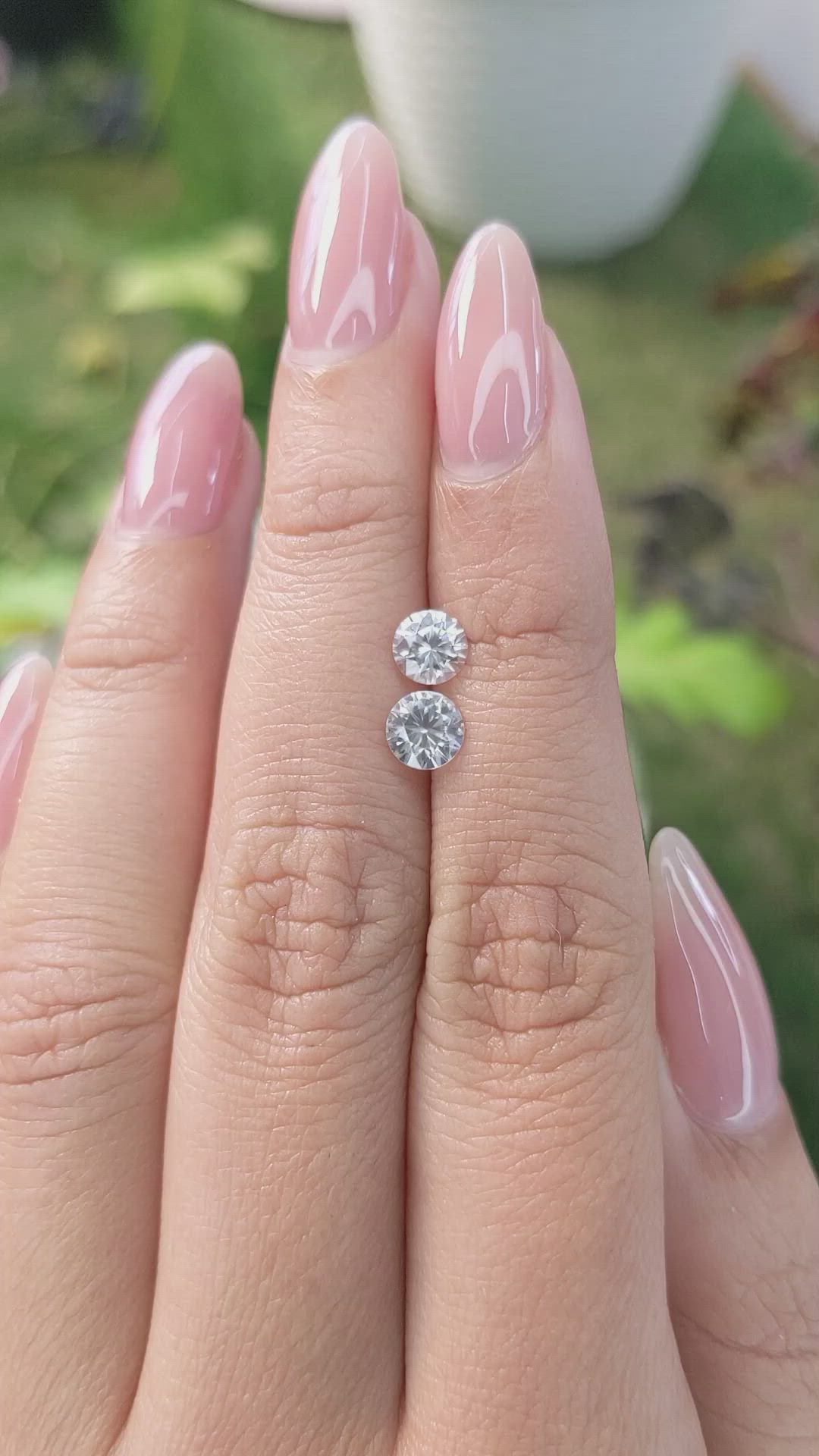 1.57&nbsp;Ct.Tw.Total Carat Weight Zircon Pair from Ceylon (Sri Lanka) Size Video