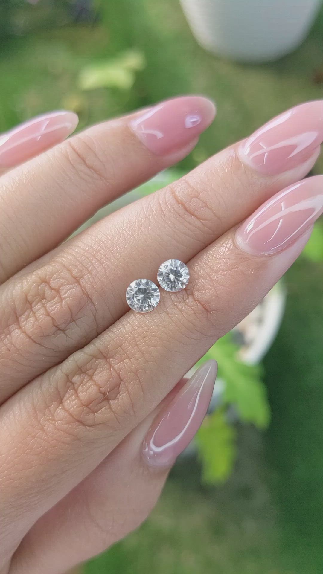 1.57&nbsp;Ct.Tw.Total Carat Weight Zircon Pair from Ceylon (Sri Lanka) Size Video