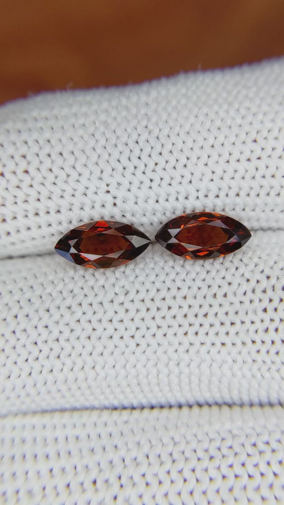 2.18&nbsp;Ct.Tw.Total Carat Weight Garnet Pair from Ceylon (Sri Lanka) Size Video