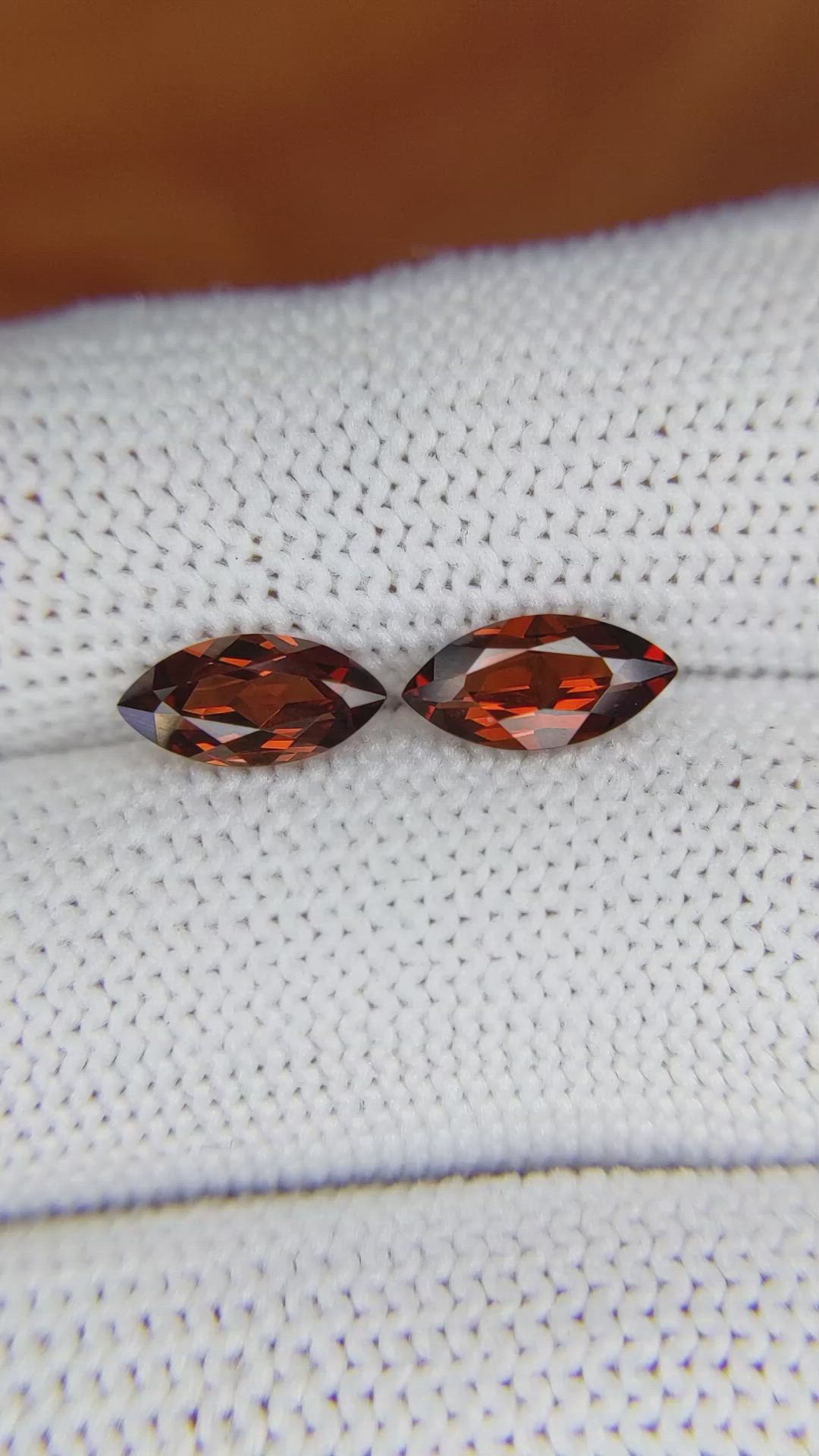 2.65&nbsp;Ct.Tw.Total Carat Weight Garnet Pair from Ceylon (Sri Lanka) Size Video