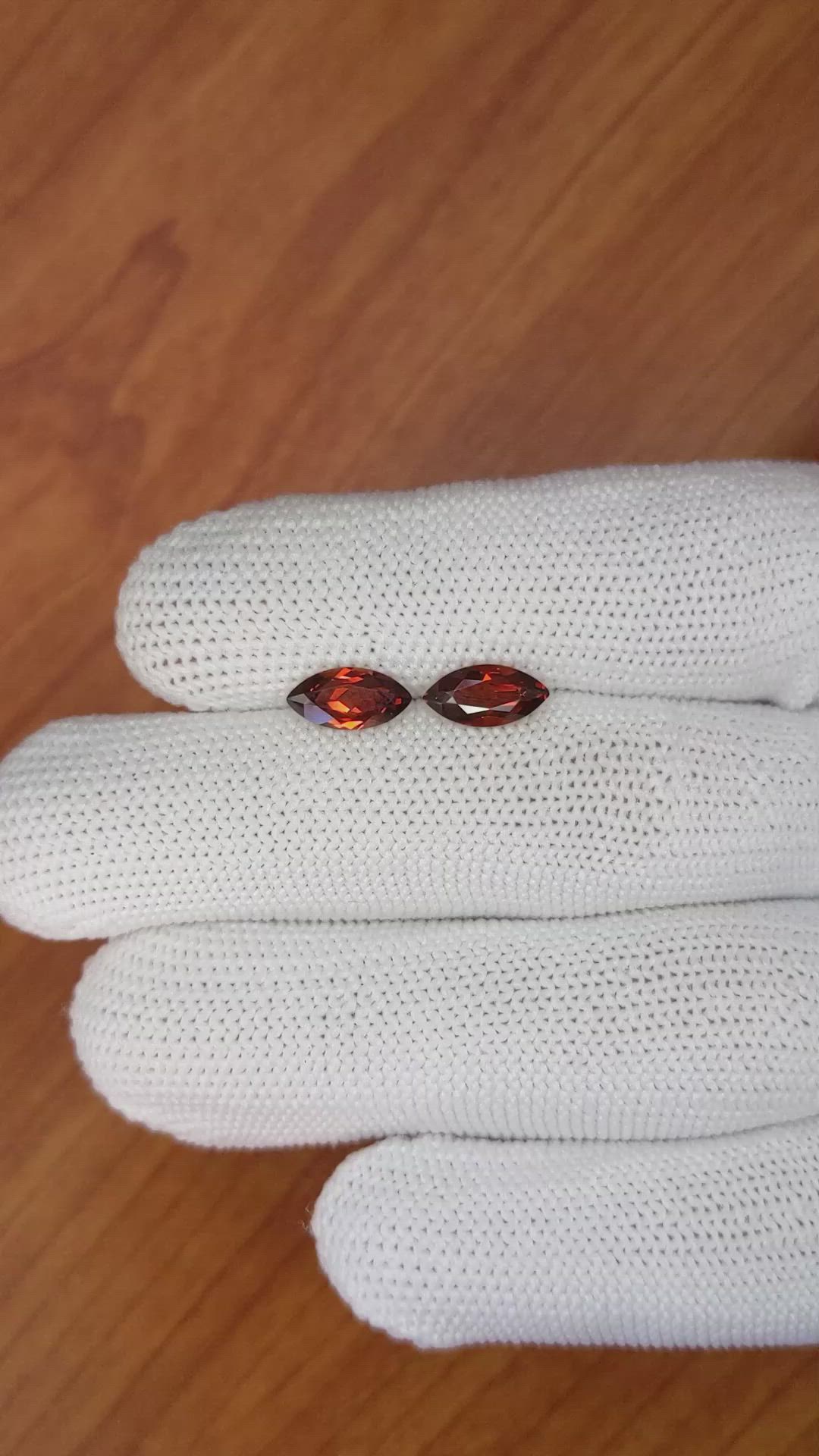2.65&nbsp;Ct.Tw.Total Carat Weight Garnet Pair from Ceylon (Sri Lanka) Size Video