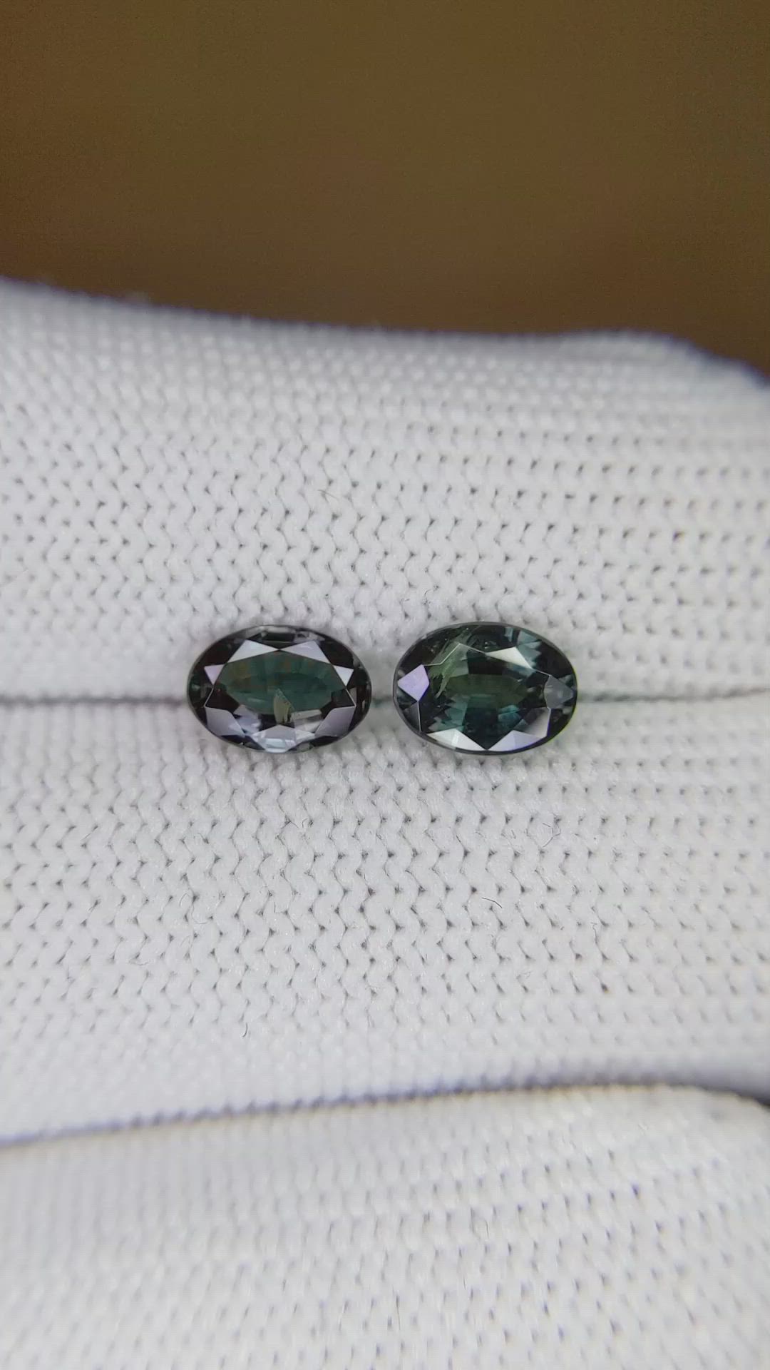 2.04&nbsp;Ct.Tw.Total Carat Weight Alexandrite Pair from Brazil Size Video