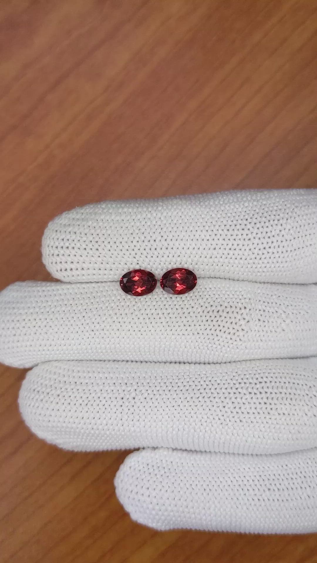 1.88&nbsp;Ct.Tw.Total Carat Weight Garnet Pair from Ceylon (Sri Lanka) Size Video
