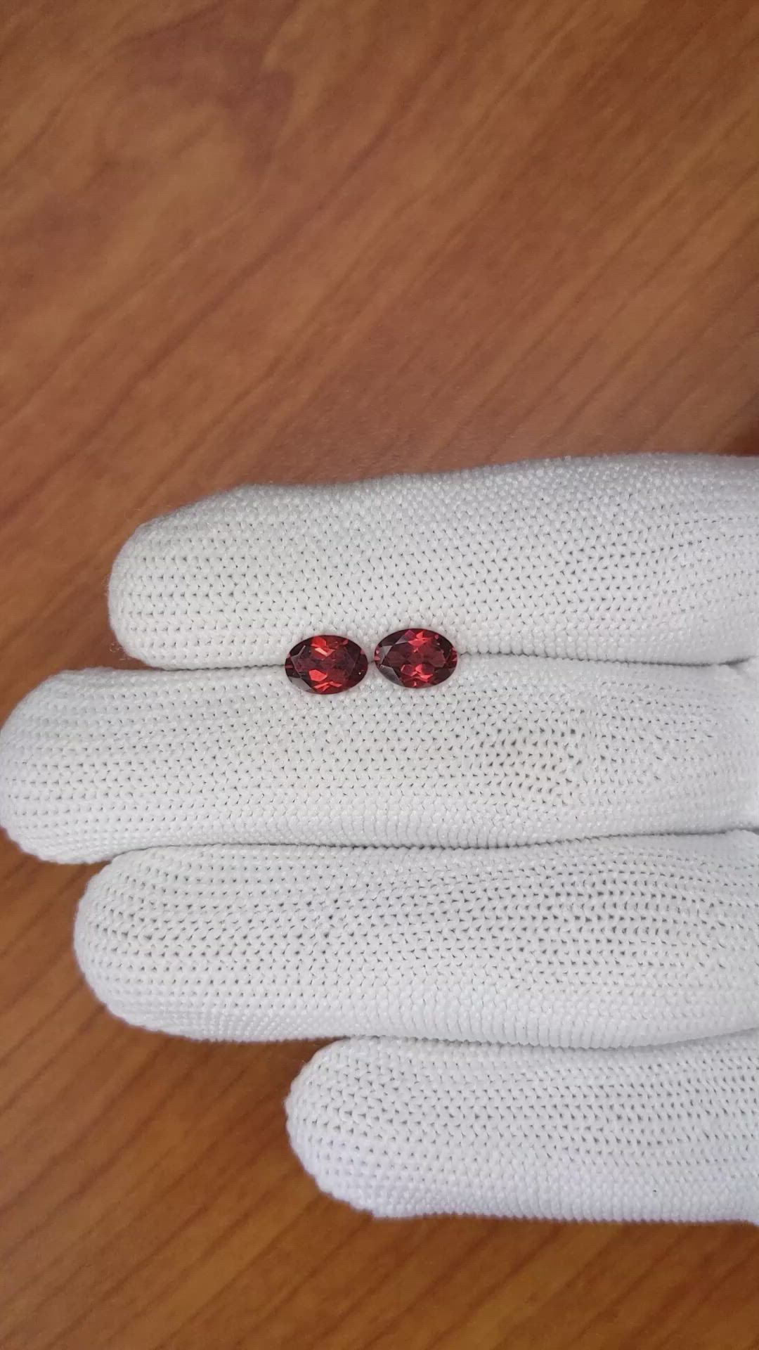 1.98&nbsp;Ct.Tw.Total Carat Weight Garnet Pair from Ceylon (Sri Lanka) Size Video