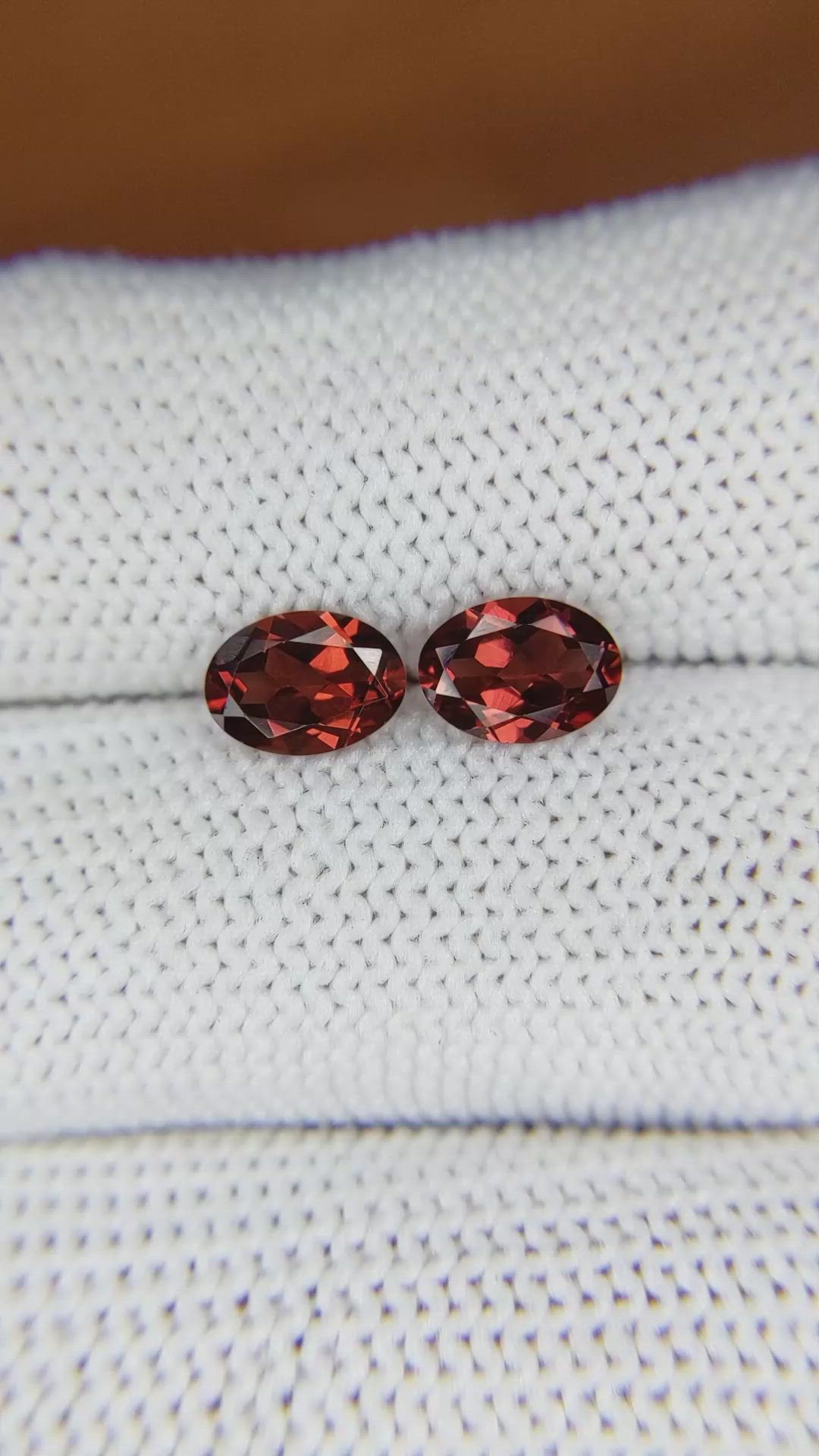 1.98&nbsp;Ct.Tw.Total Carat Weight Garnet Pair from Ceylon (Sri Lanka) Size Video