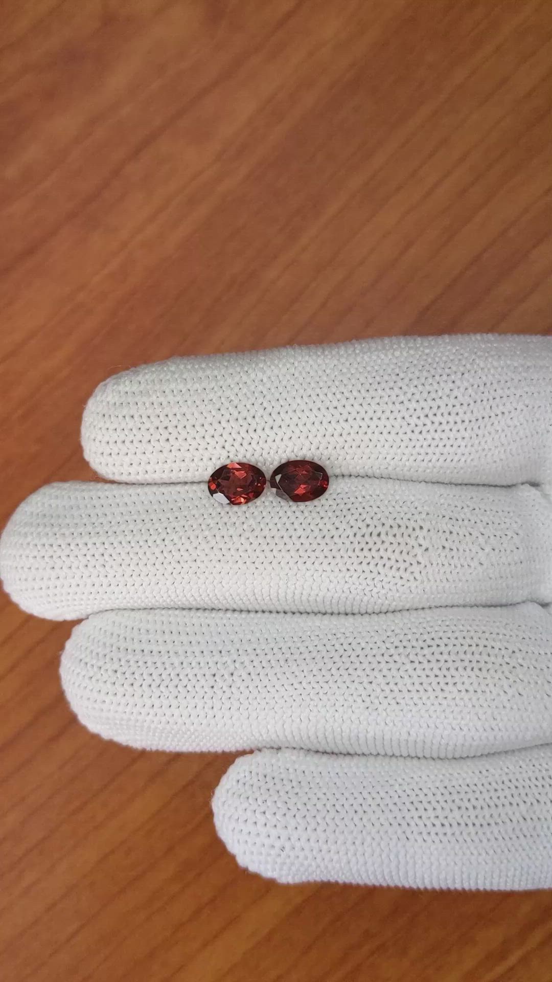 1.80&nbsp;Ct.Tw.Total Carat Weight Garnet Pair from Ceylon (Sri Lanka) Size Video