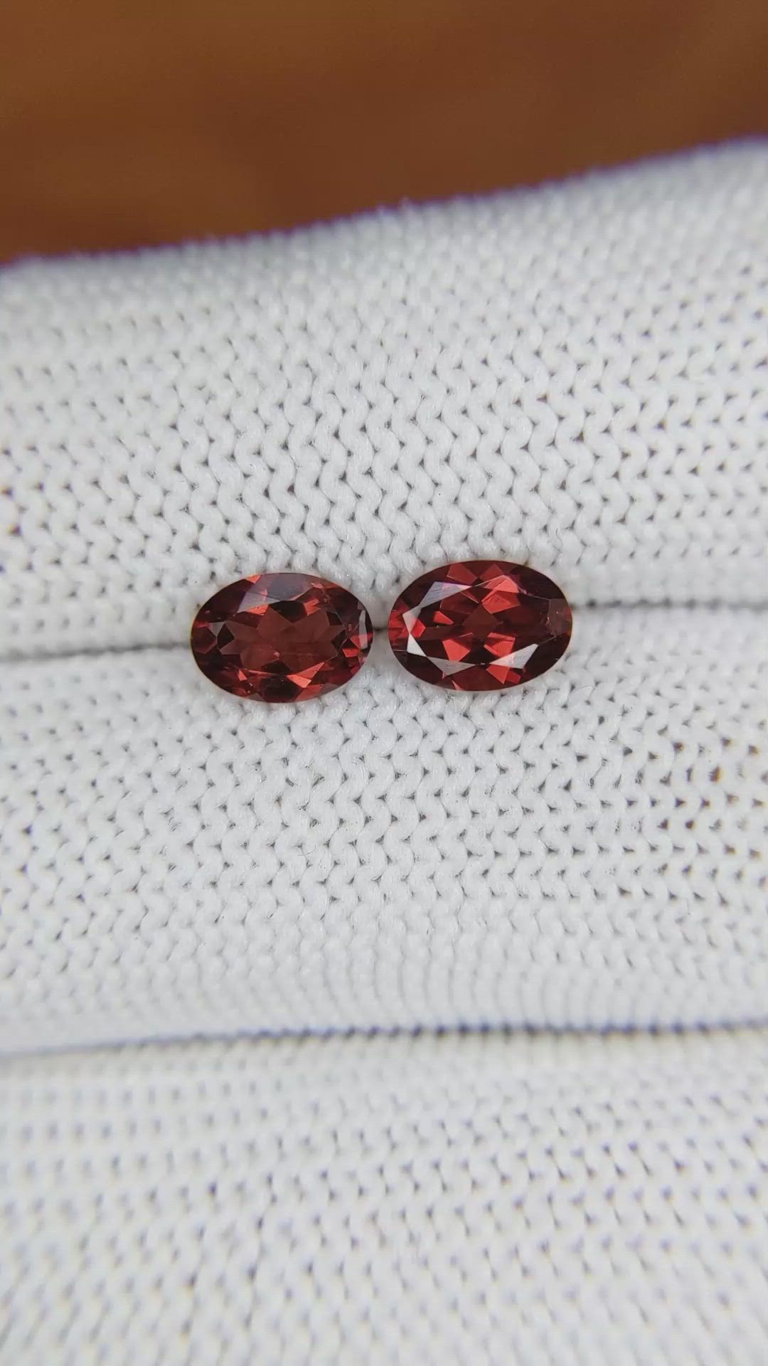 1.80&nbsp;Ct.Tw.Total Carat Weight Garnet Pair from Ceylon (Sri Lanka) Size Video