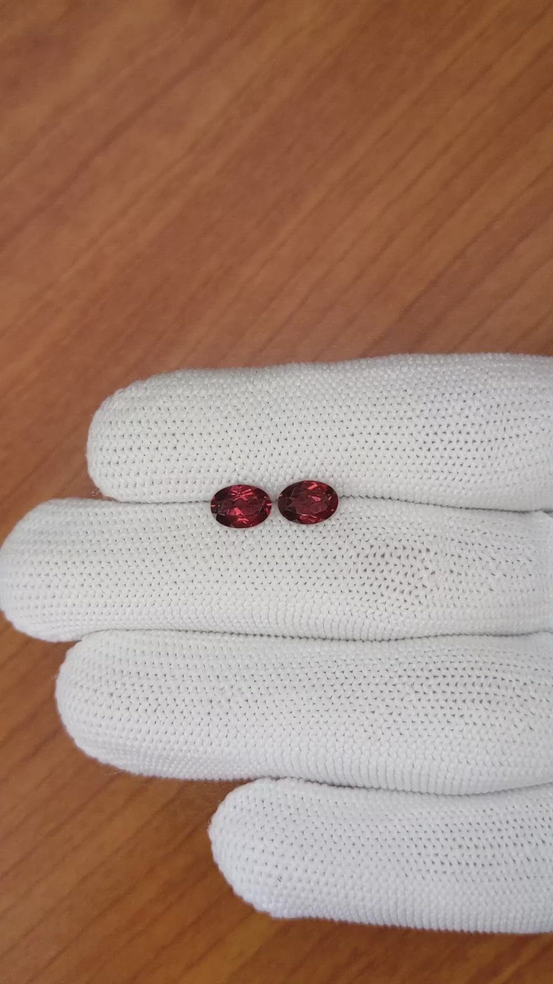 1.77&nbsp;Ct.Tw.Total Carat Weight Garnet Pair from Ceylon (Sri Lanka) Size Video